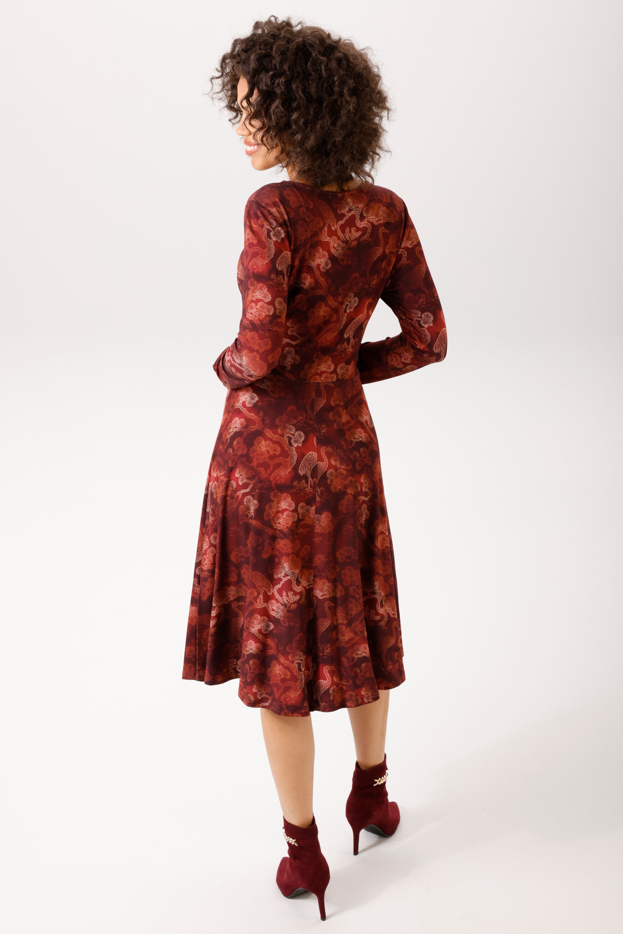 Aniston CASUAL Jerseykleid mit Kranichen im fantasievollen, fernöstlichen Druck - NEUE KOLLEKTION