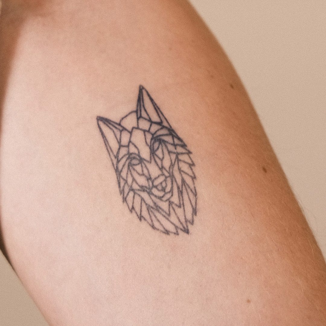 Inkster Schmuck-Tattoo geometrischer Wolfskopf, wasserfestes temporäres Tattoo, 2 Wochen Halt