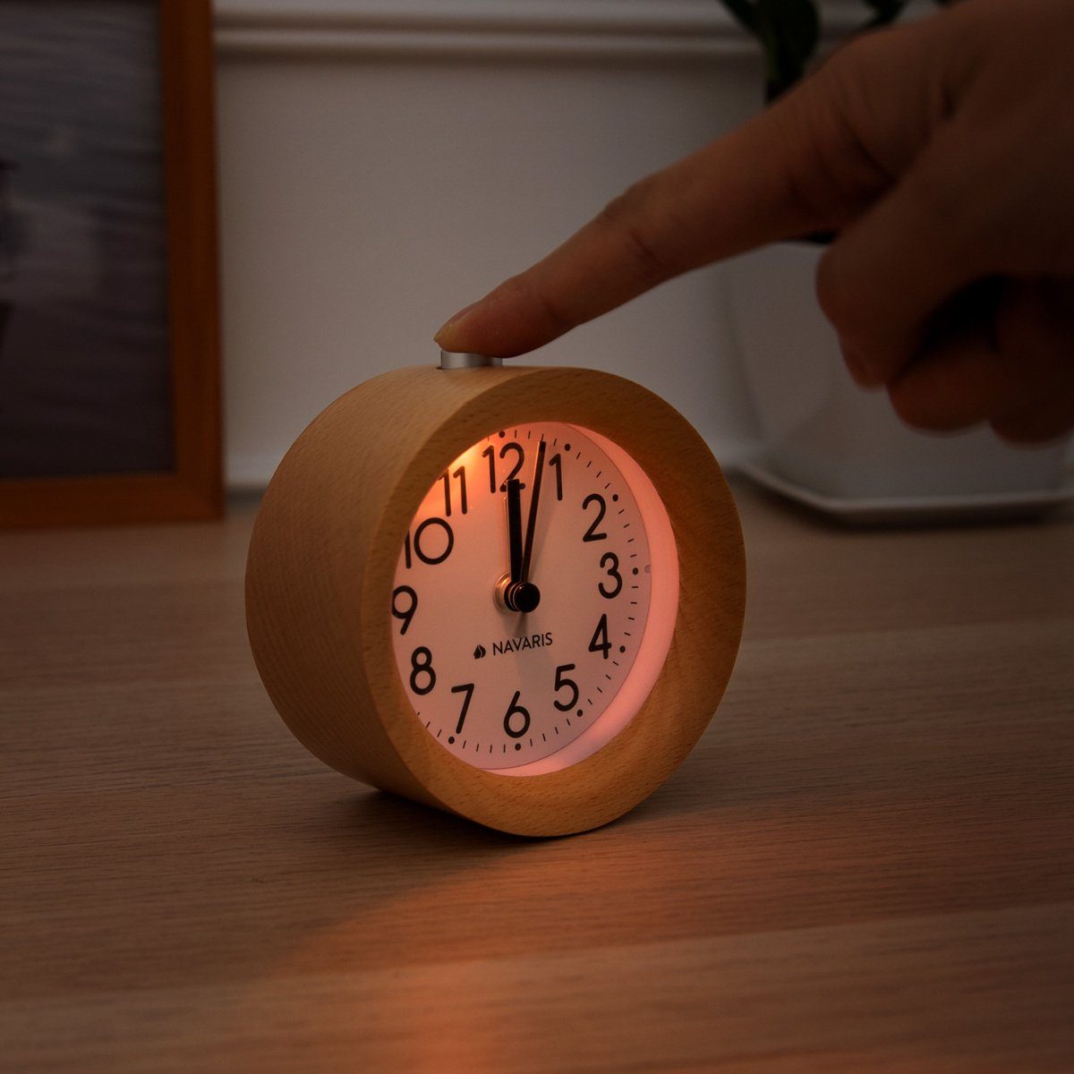 Navaris Wecker Analog Holz Wecker mit Snooze - Retro Uhr mit Alarm Licht günstig online kaufen