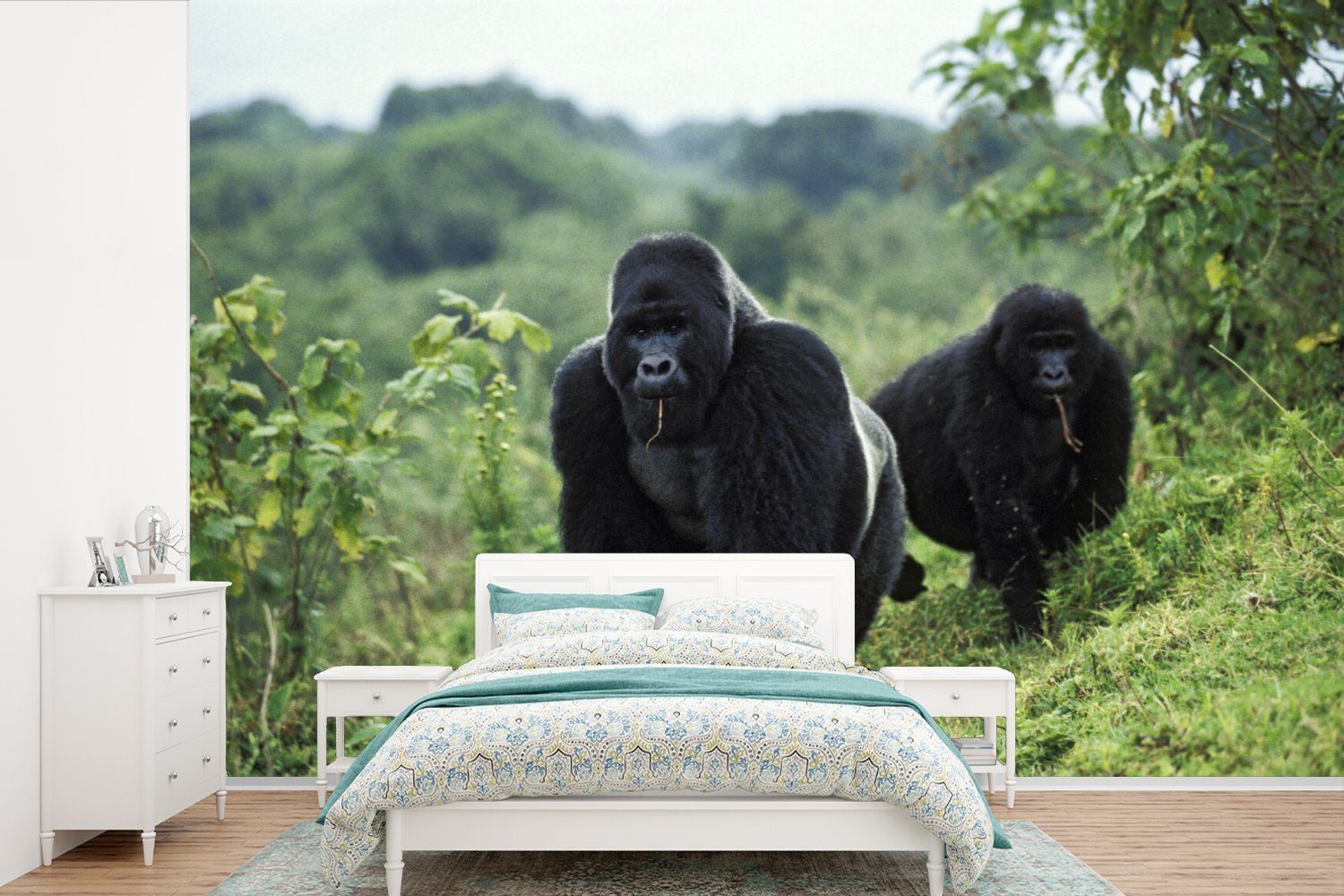 MuchoWow Fototapete Zwei schwarz gefärbte Gorillas in einer grünen Umgebung, Matt, bedruckt, (6 St), Wallpaper für Wohnzimmer, Schlafzimmer, Kinderzimmer, Vinyl Tapete
