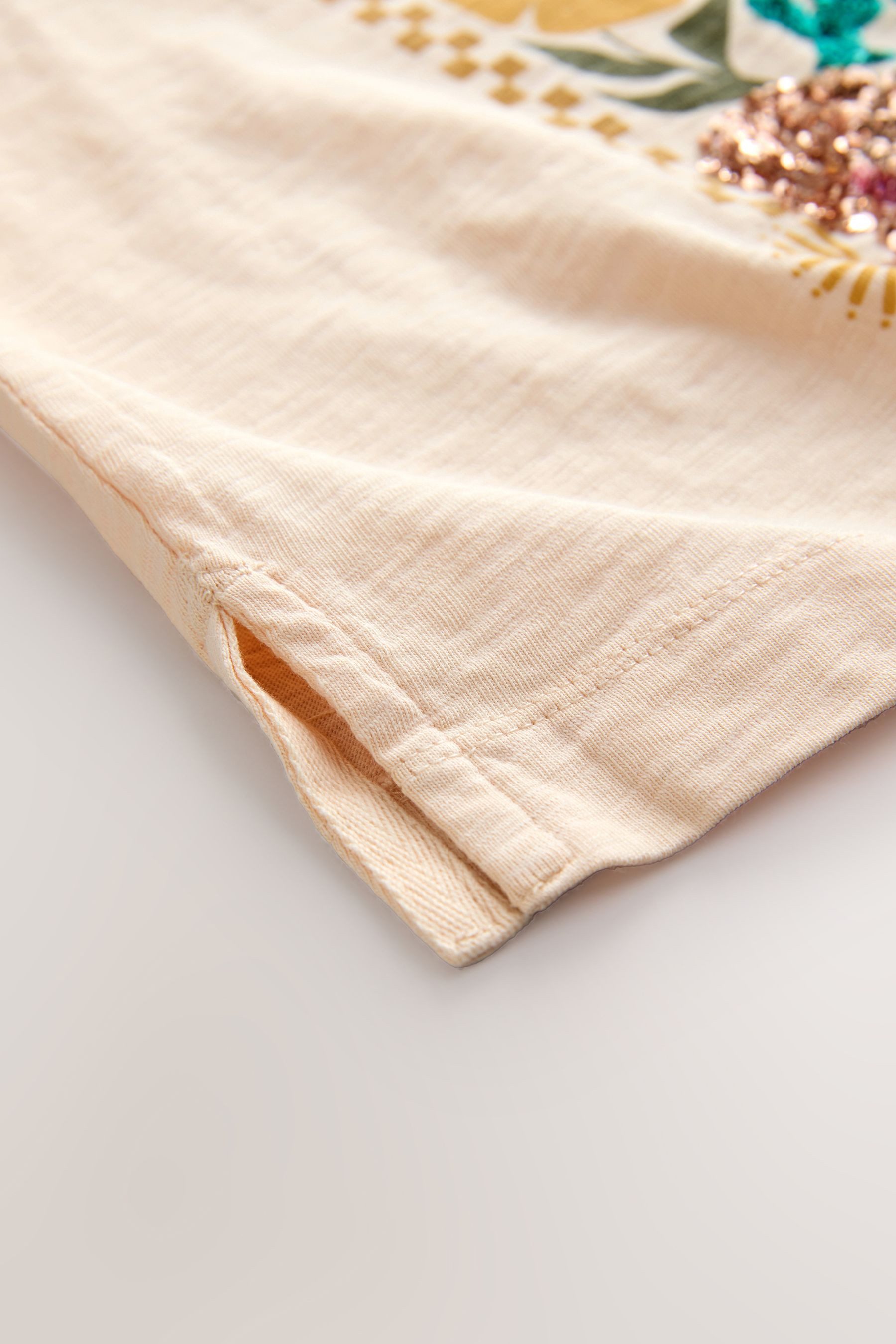 Next Paillettenshirt Kastiges T-Shirt mit Print, Pailletten und Einhorn (1-tlg)