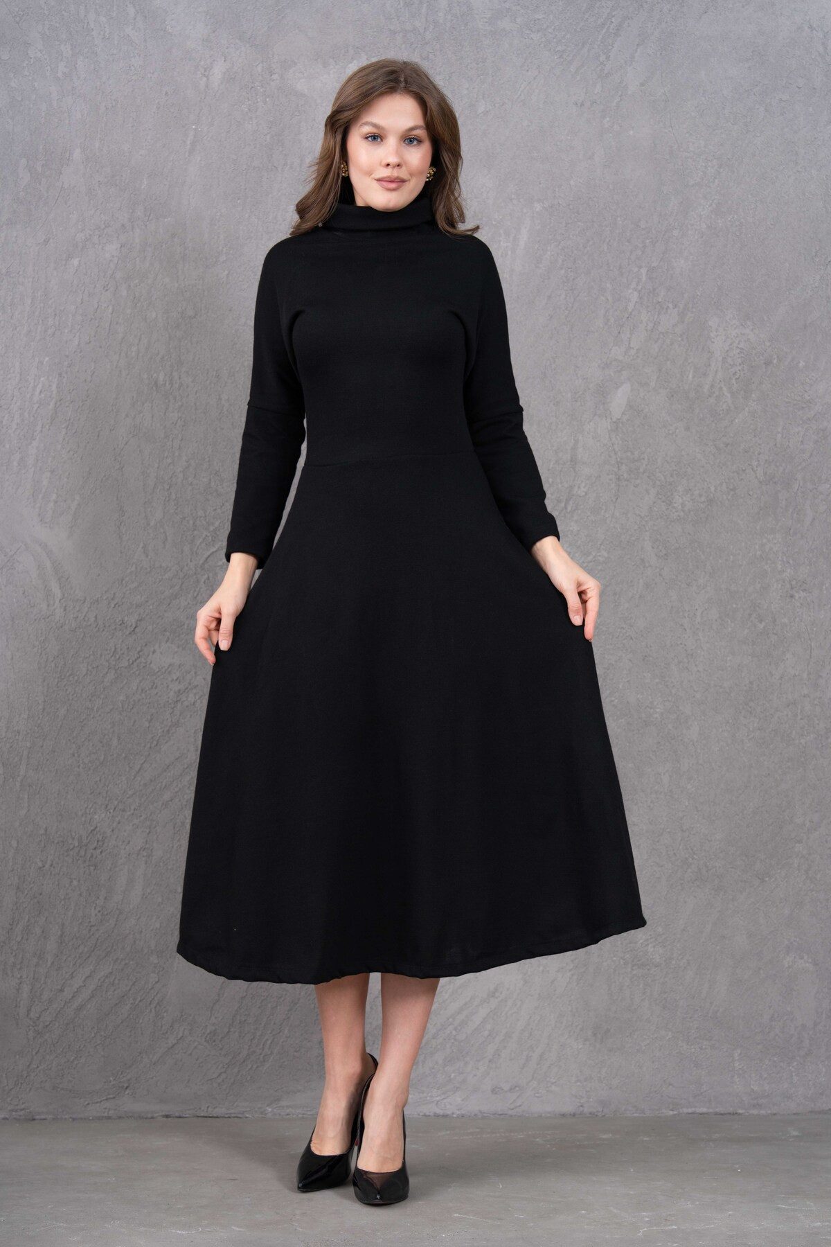 Midikleid Midi-Kleid mit hohem Kragen und ausgestelltem Rock