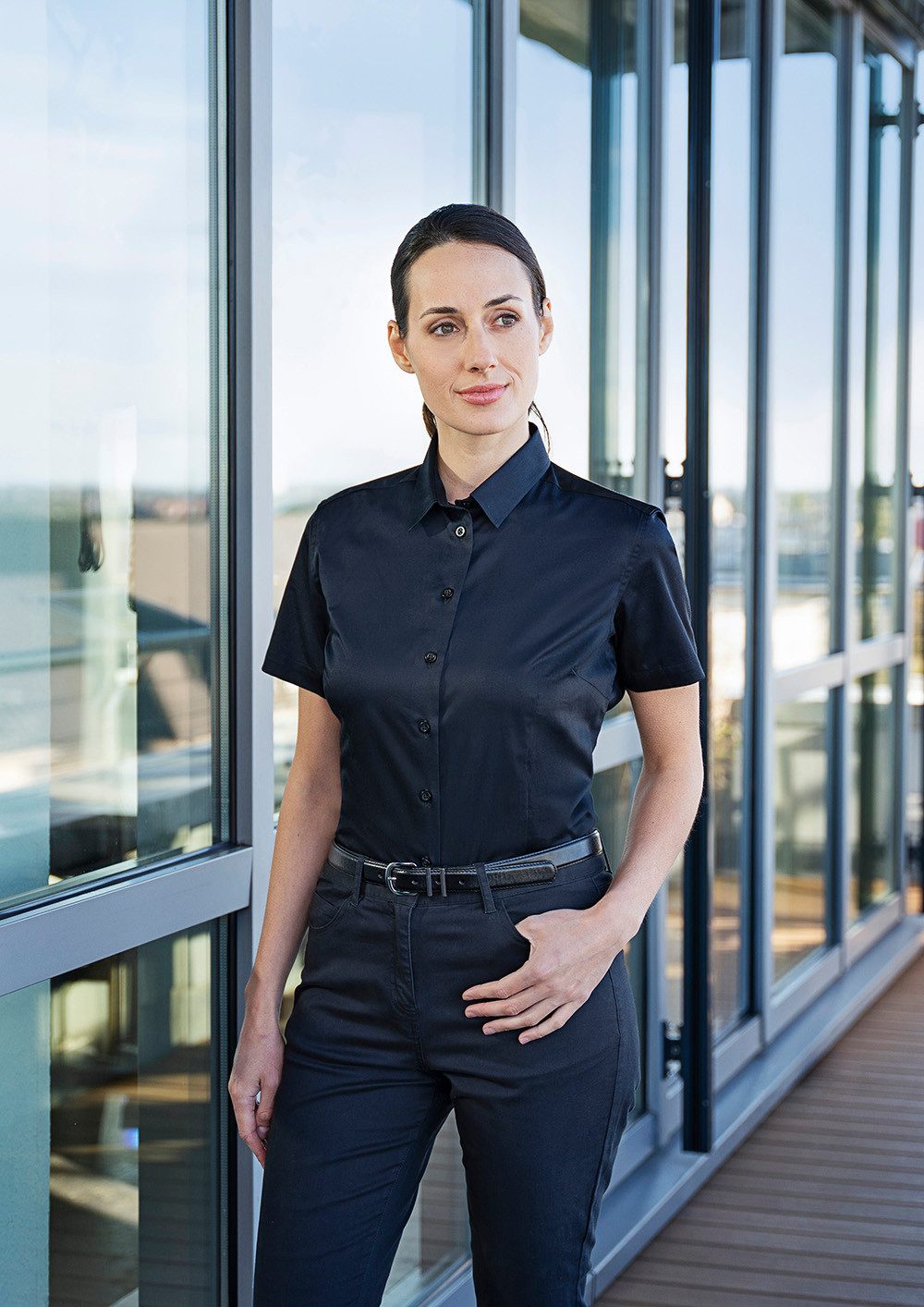 Karlowsky Fashion Kurzarmbluse KARLOWSKY Damen Bluse ACTIVE-STRETCH Kurzarm Slim-Fit Schwarz – Bild 2 von 5