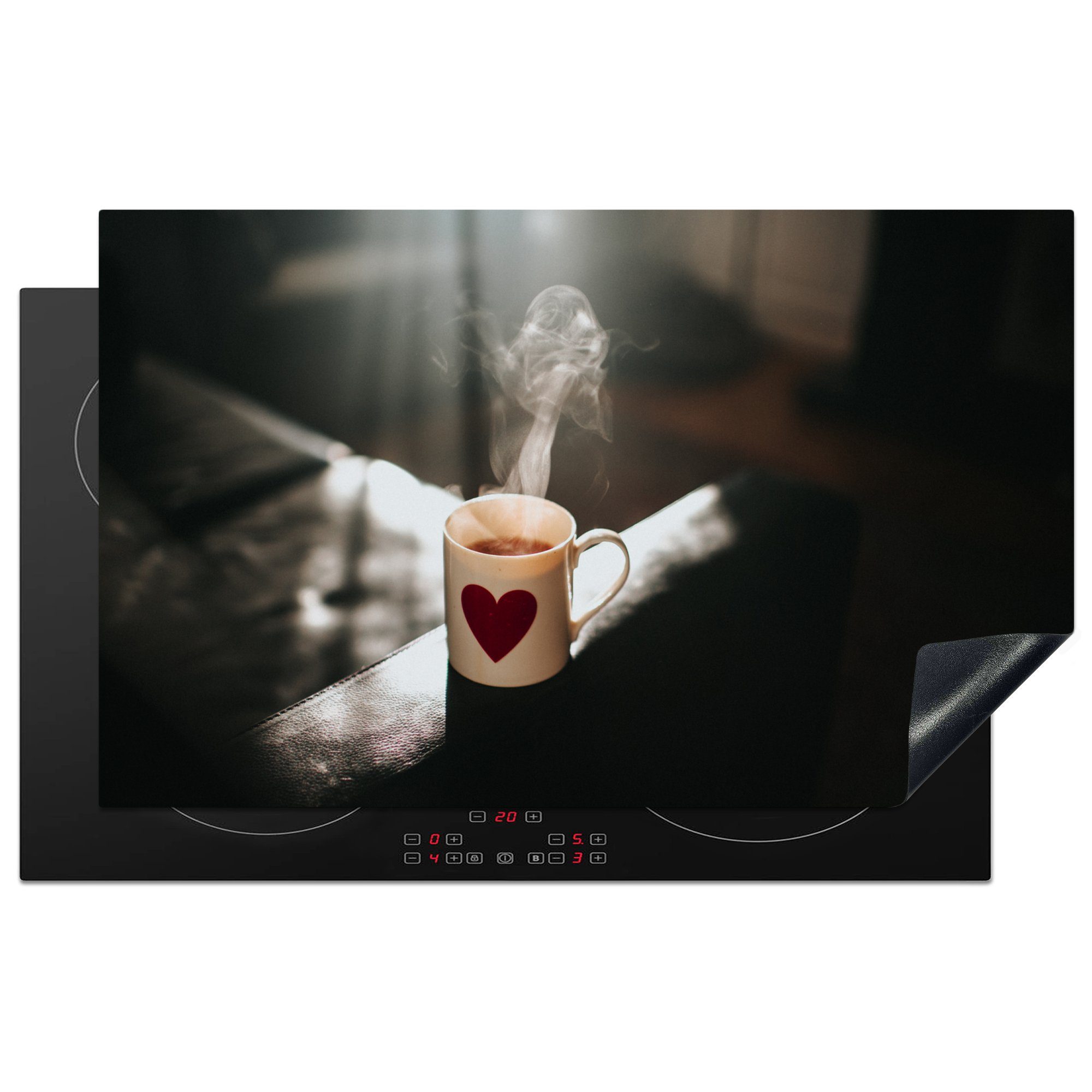MuchoWow Herdblende-/Abdeckplatte Eine heiße Tasse Tee in einer Tasse mit einem Herz, Vinyl, (1 tlg), 83x51 cm, Ceranfeldabdeckung, Arbeitsplatte für küche | Herdabdeckplatten