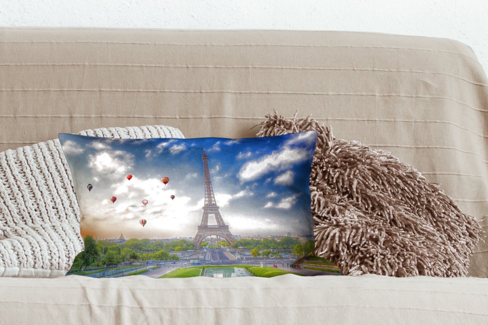 MuchoWow Dekokissen Der Eiffelturm mit Dekokissen Dekoration, Zierkissen, mit Wohzimmer Schlafzimmer Heißluftballons im Paris, über Füllung, Hintergrund