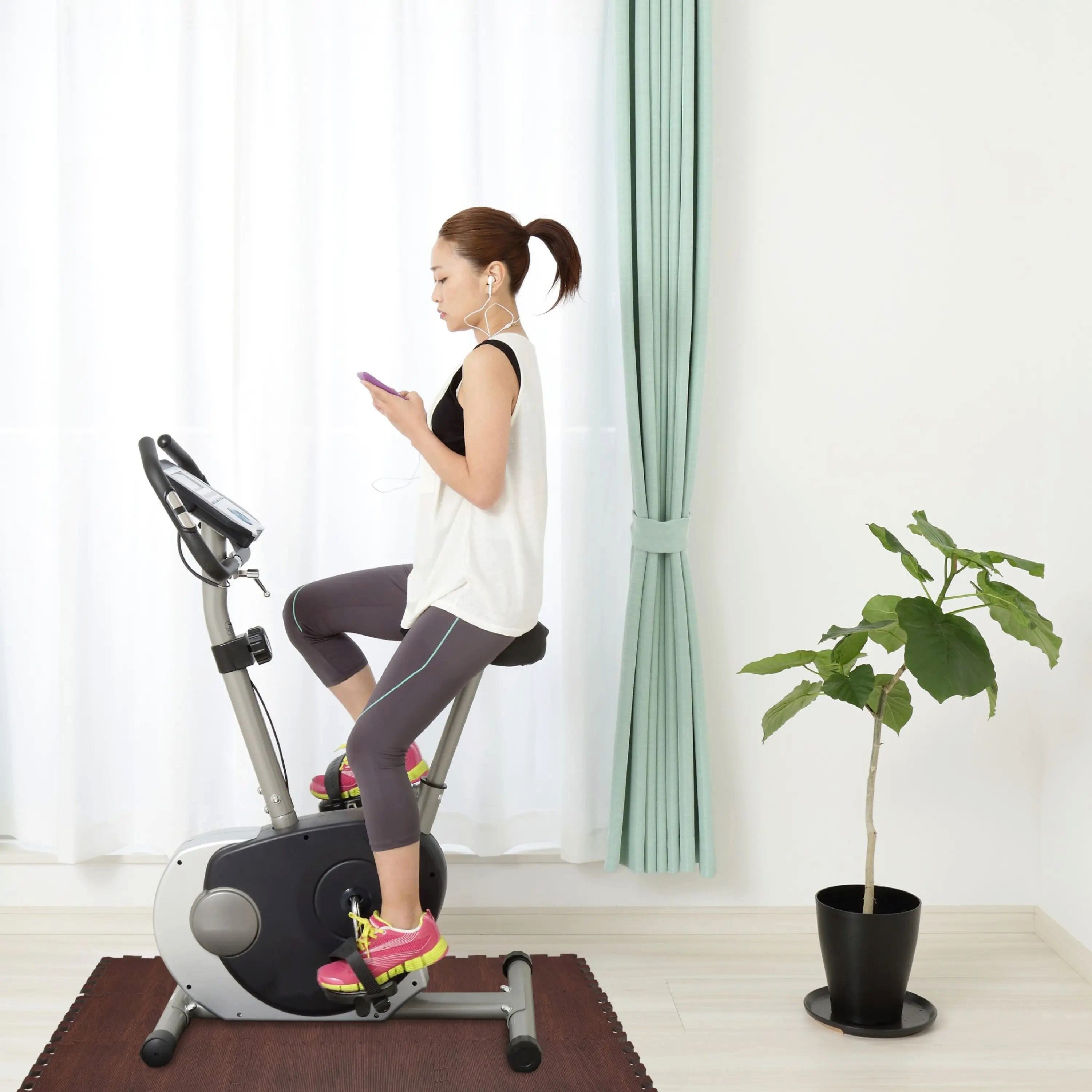 Sport-Knight® Bodenmatte Fitness Puzzlematten – Rutschfest, geräuschdämpfend, 30x30 cm (24 Stück (2,15 m) in Schwarz, 9 Stück (0,85 m) in Braun)