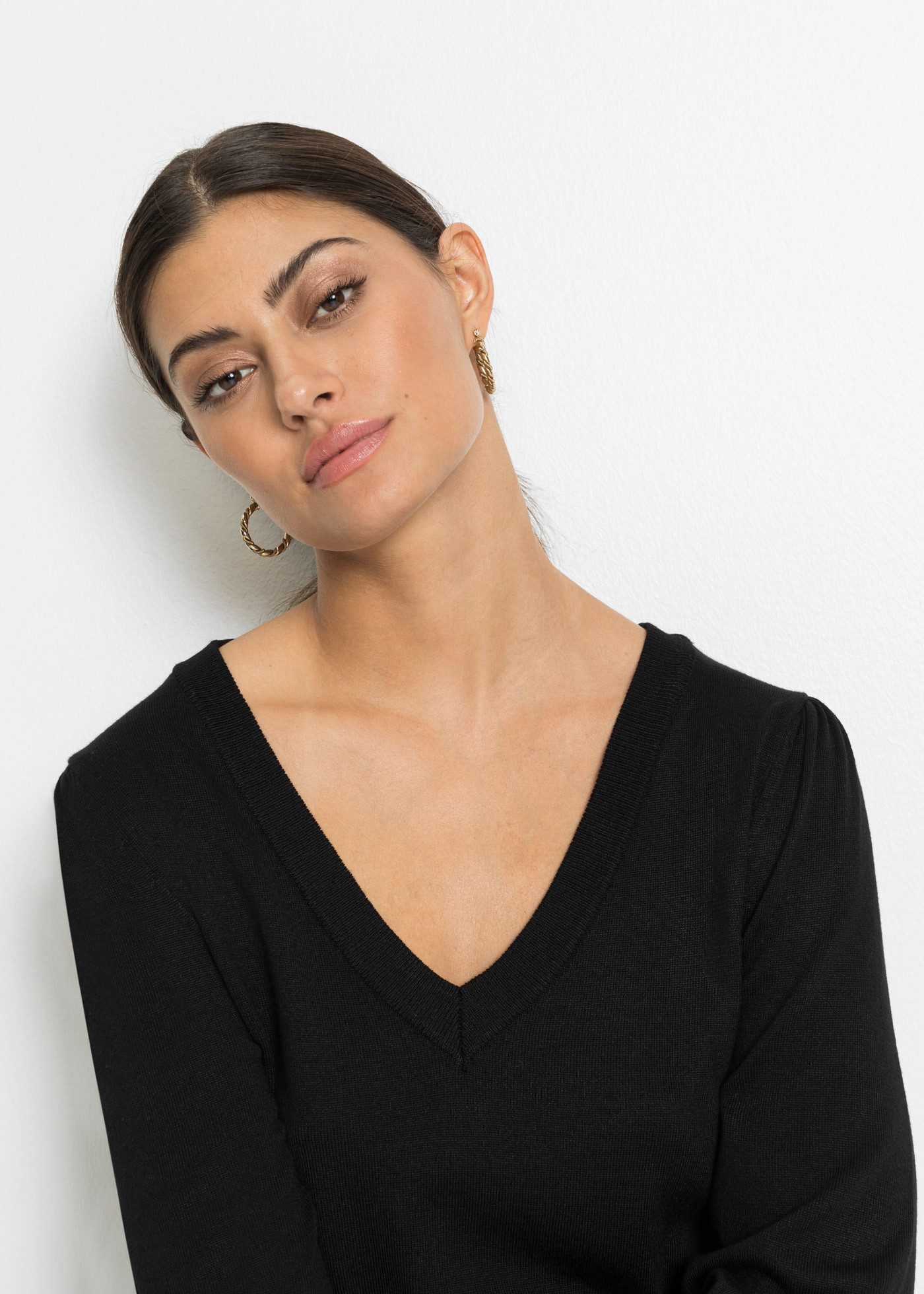 bonprix Strickpullover aus Viskose-Mix, mit V-Ausschnitt, mit Zierknöpfen