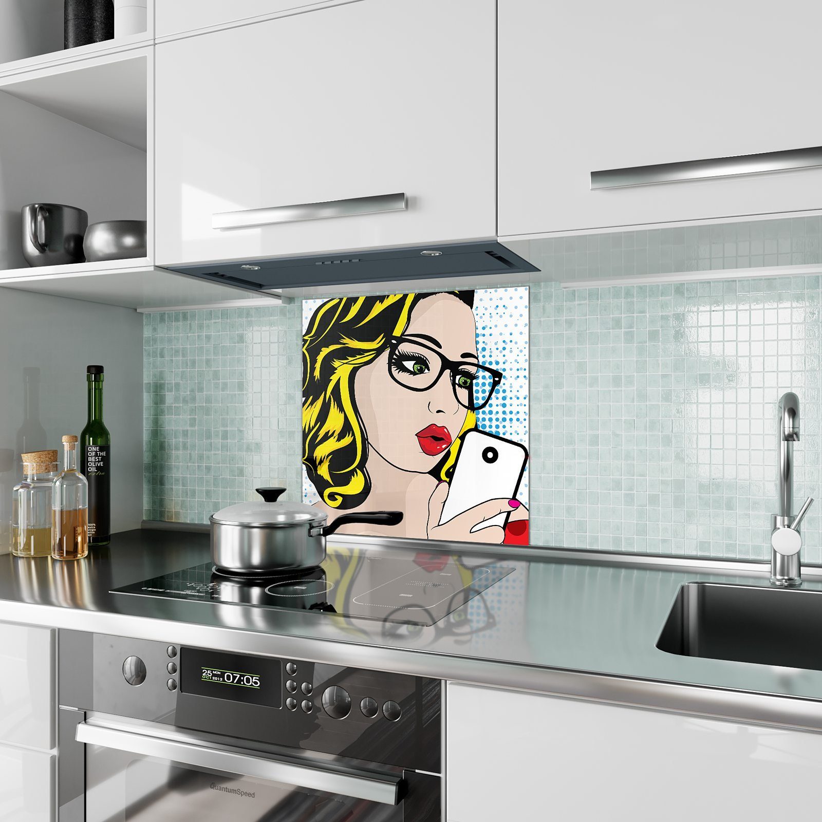 Frau mit mit Primedeco Telefon Glas Motiv Küchenrückwand Küchenrückwand Spritzschutz