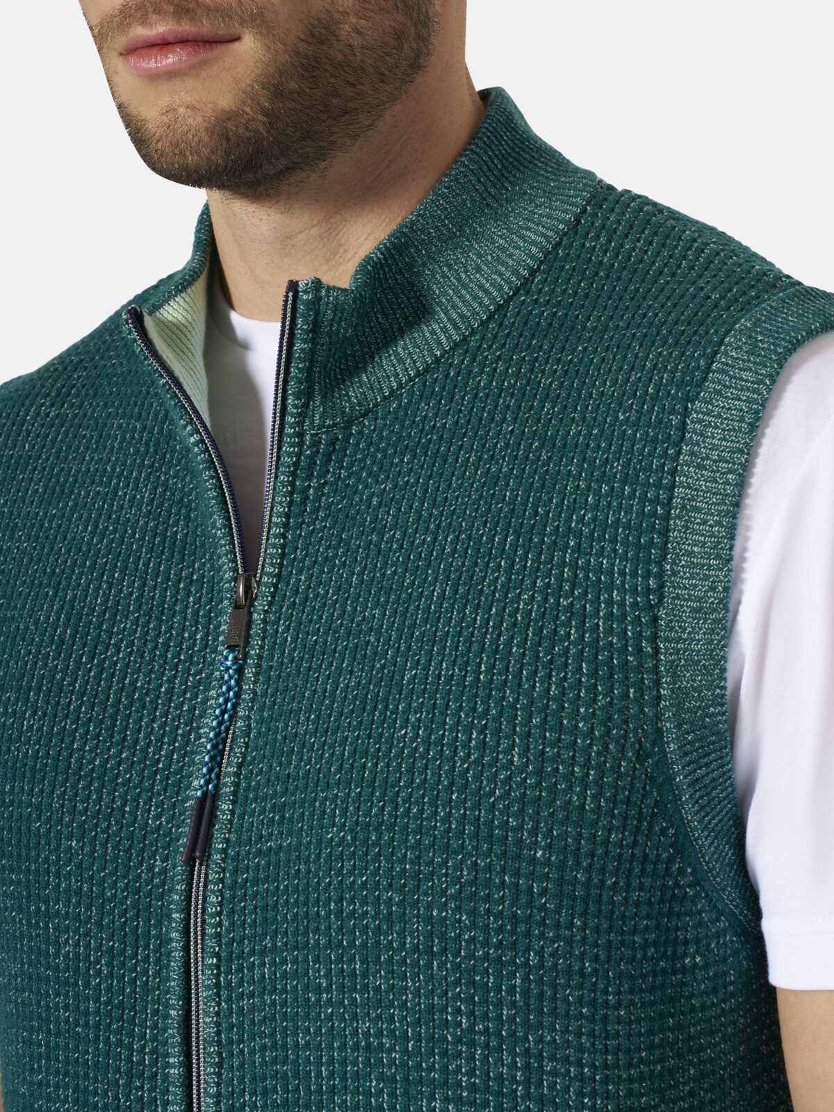 Babista Strickweste VAVINO aus dynamischen Strukturstrick – Bild 4 von 5