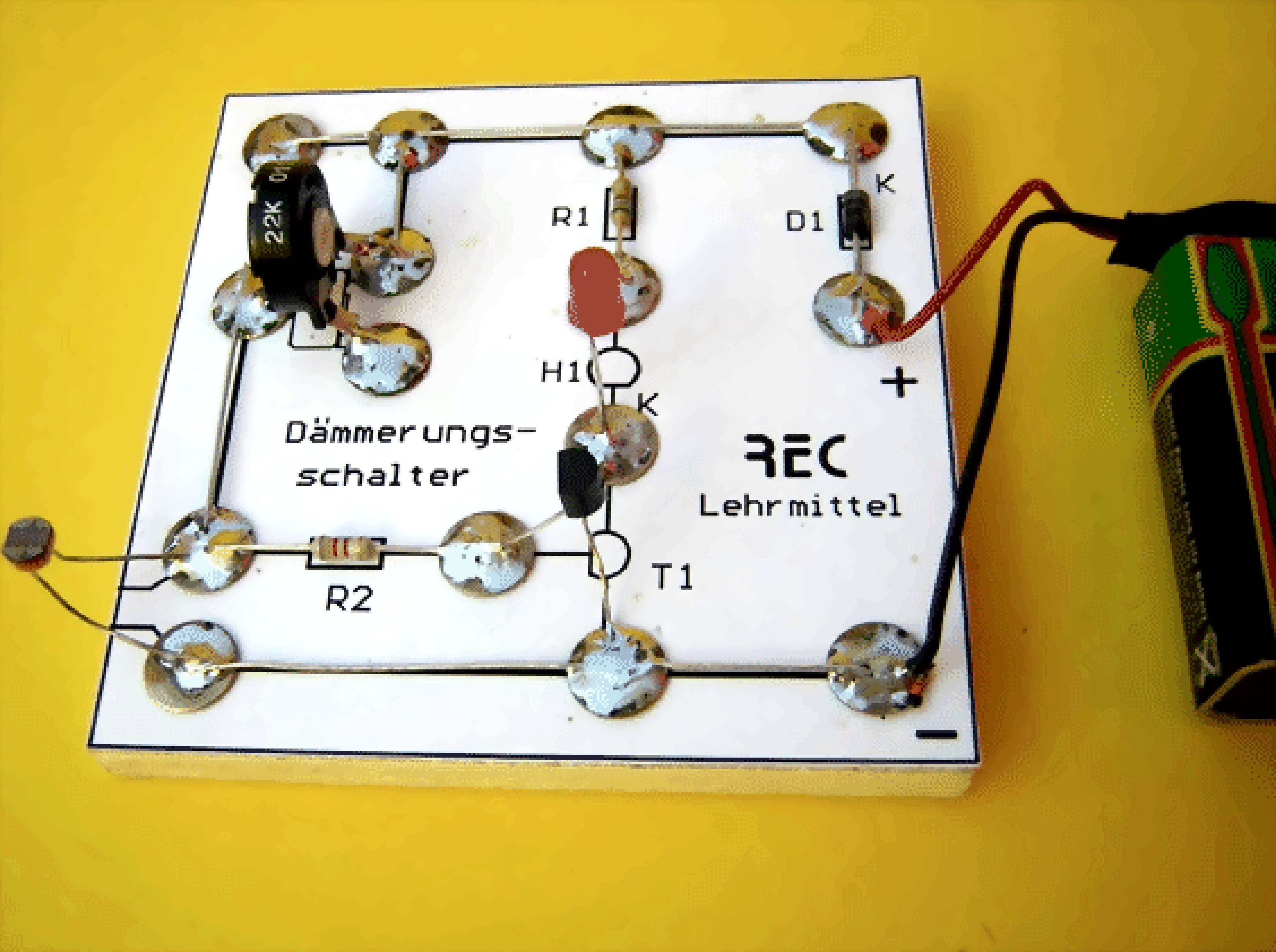 REC electronic Riedinger Experimentierkasten Dämmerungs- Lichtsteuer Bausatz HS2 auf Holzbrettchen