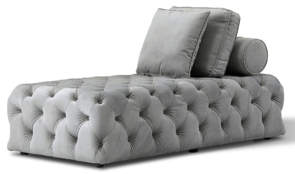 Casa Padrino Chesterfield-Sofa Luxus Chesterfield Samt Chaiselongue mit 3 Kissen Grau 162 x 90 x H. 65 cm - Chesterfield Möbel - Wohnzimmer Möbel
