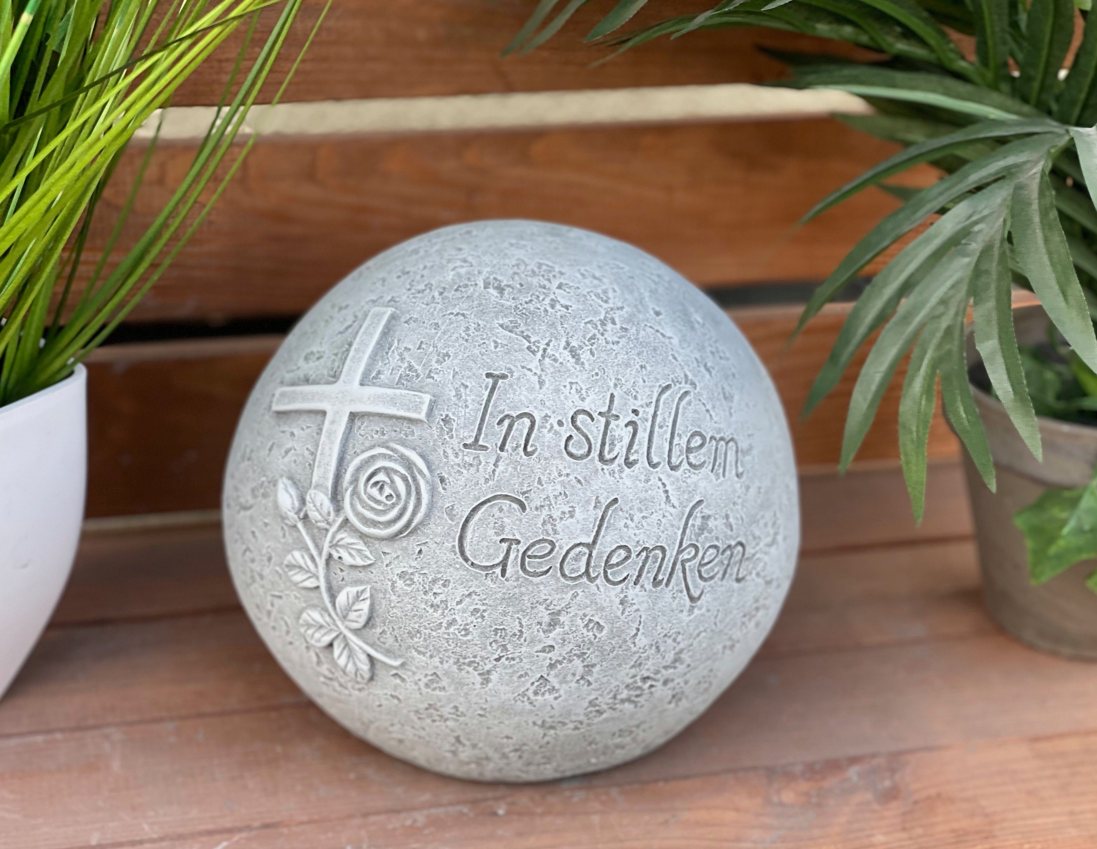 Stone and Style Gartenfigur Frostfeste Grabkugel "In stillem Gedenken" massiv – Bild 2 von 5