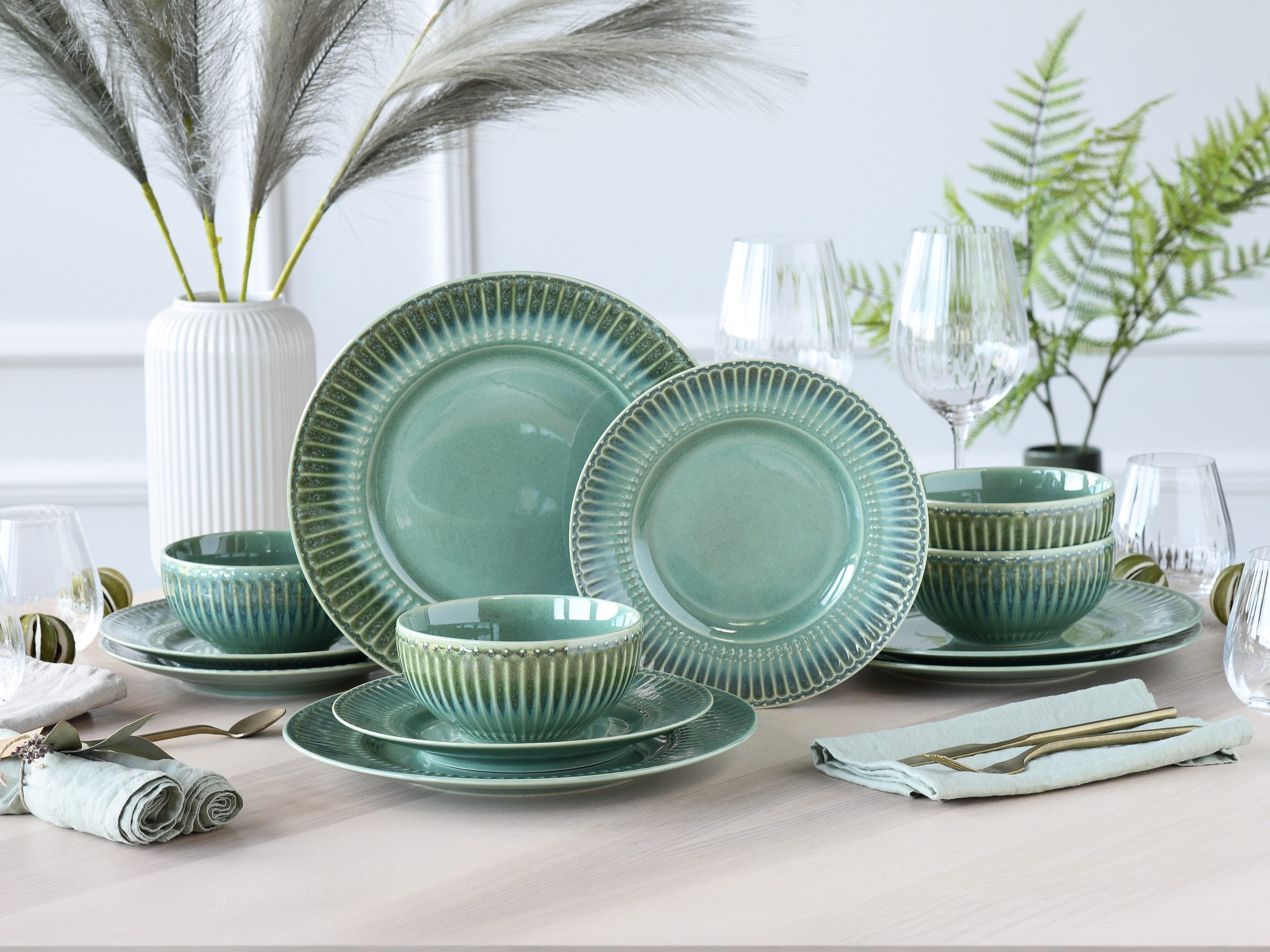CreaTable Teller-Set Celadon, Teller Set 12-tlg. (12-tlg), 4 Personen, Steinzeug, Elegantes Stabrelief, Farbverlauf