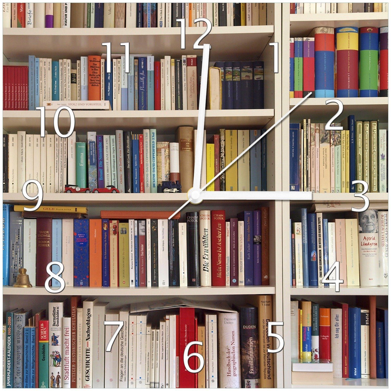 Wallario Wanduhr Weißes Bücherregal mit unterschiedlichen Büchern (Glasuhr)