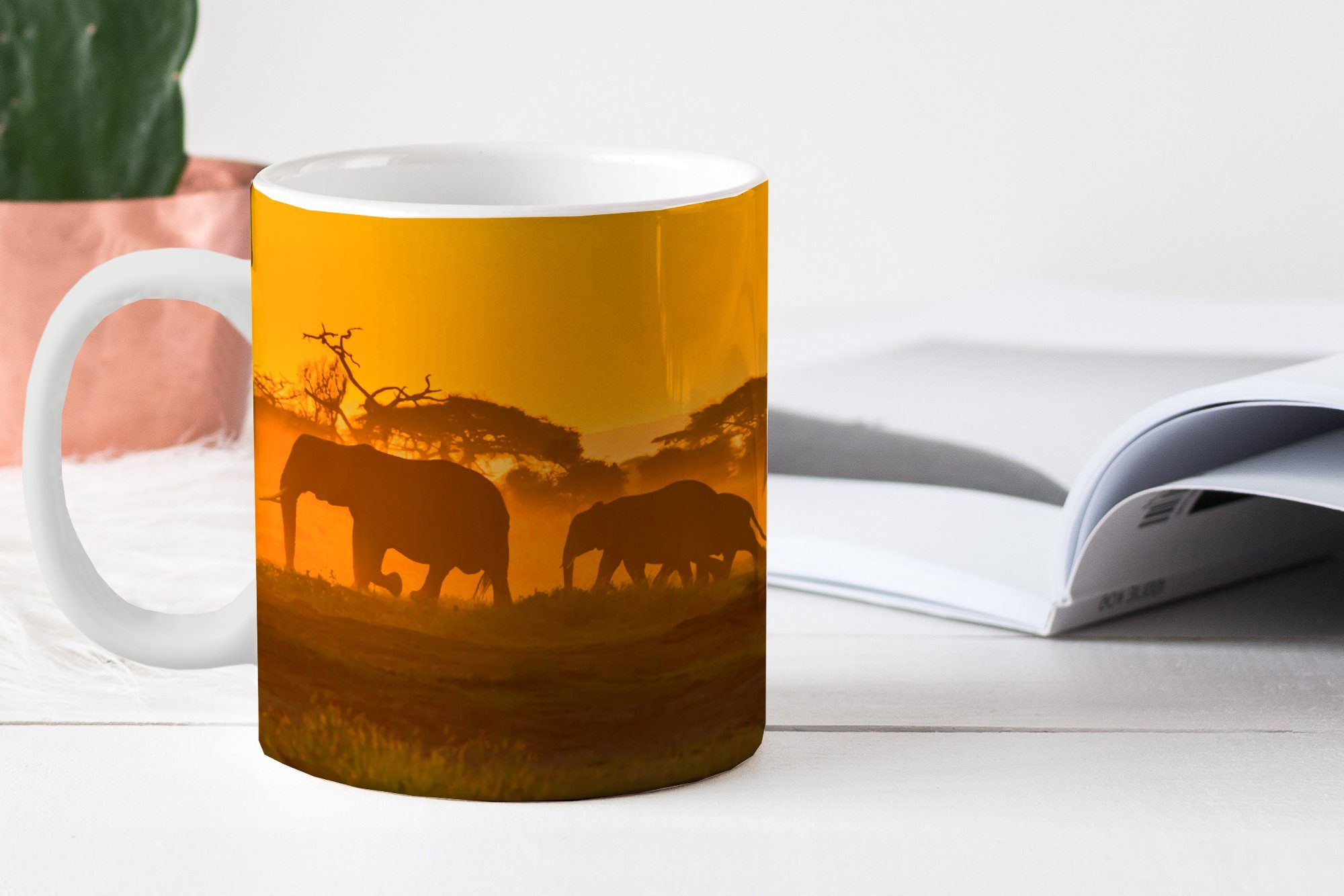 Geschenk Elefantenherde MuchoWow Becher, bei Keramik, Teetasse, Tasse Kaffeetassen, Teetasse, Sonnenaufgang,