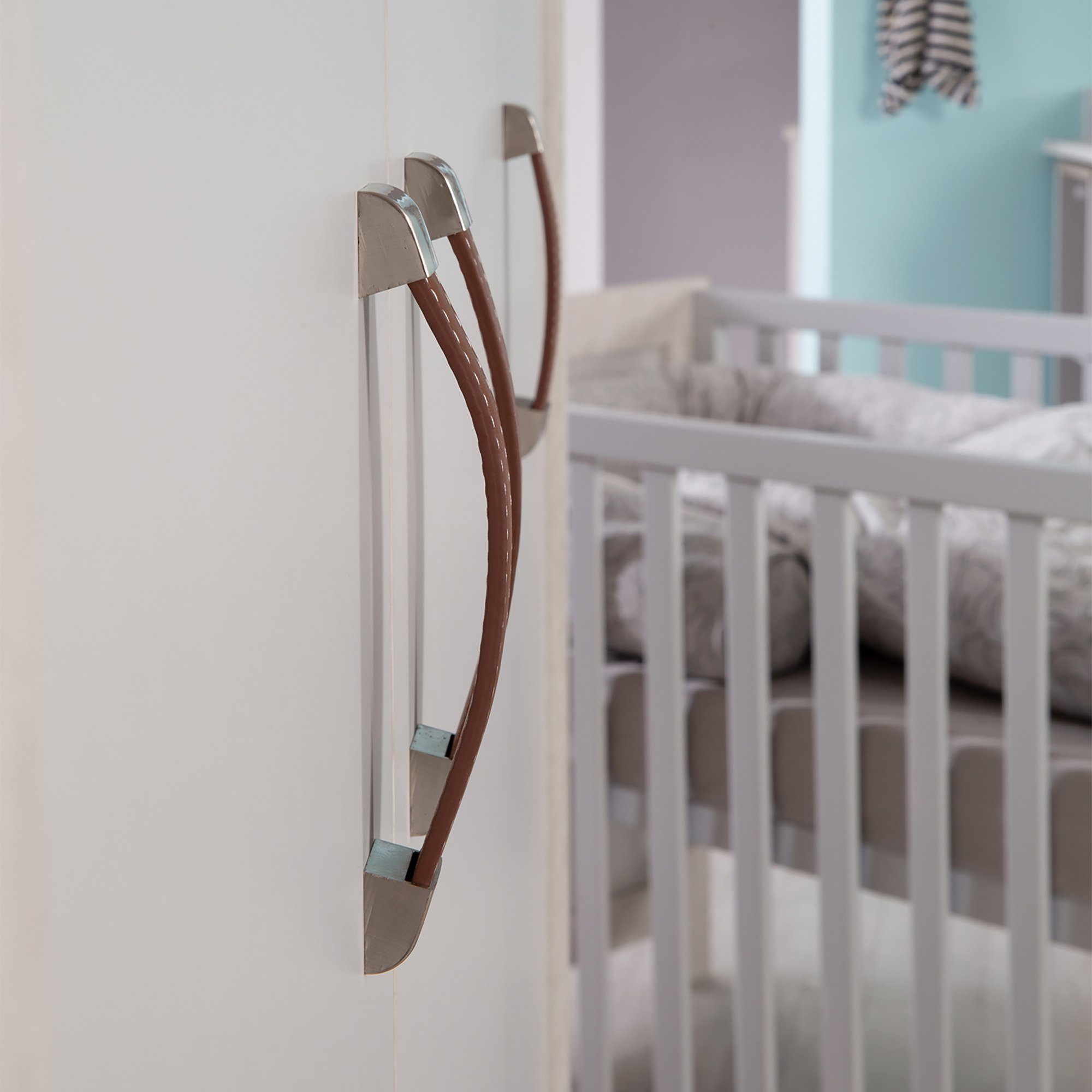 roba® Kleiderschrank Mila 3-türig Drehtürenschrank, Soft Close-Technik