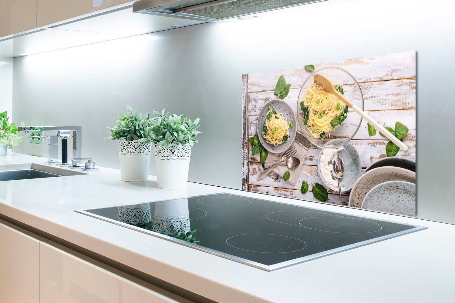 MuchoWow Küchenrückwand Nudeln Herdblende aus - küchen Kochen, - 60x40 cm, Basilikum Wandschutz, Temperaturbeständig (1-tlg)