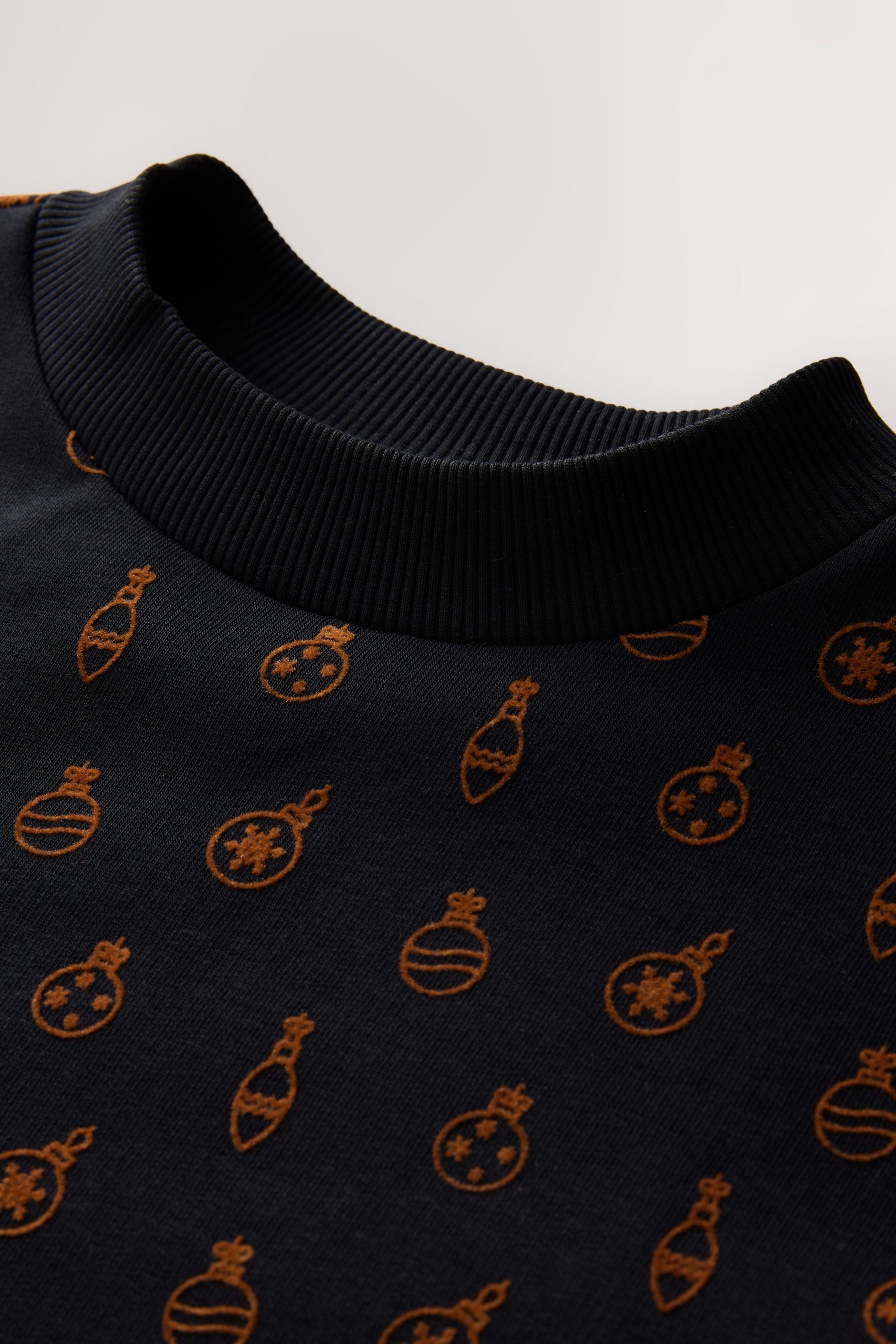 Next Sweater Rundhals-Sweatshirt mit weihnachtlichem Muster (1-tlg)