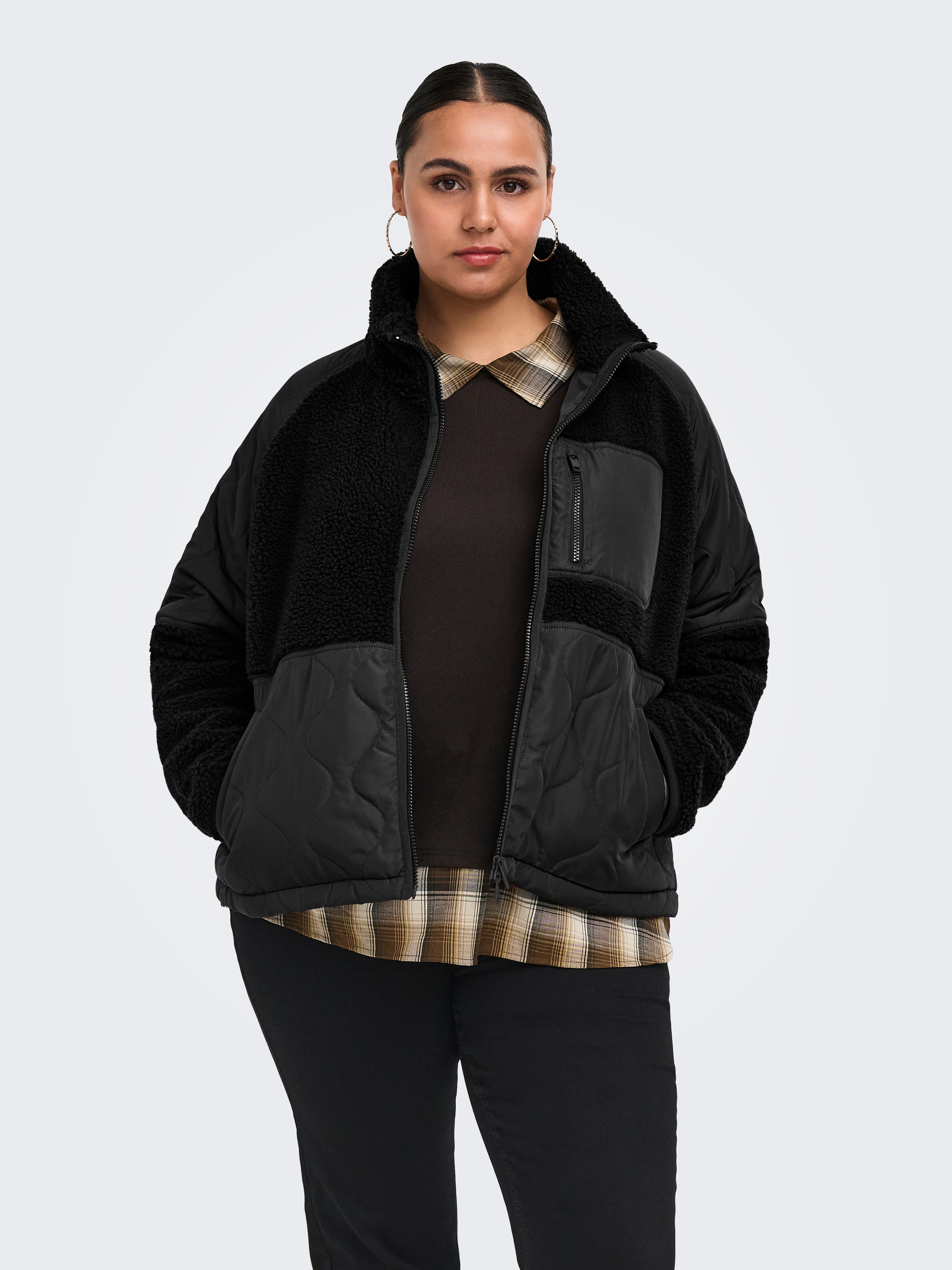 ONLY CARMAKOMA Steppjacke CAROHIO QUILT MIX FLEECE SHORT OTW Materialmix: Stepp und Teddyplüsch