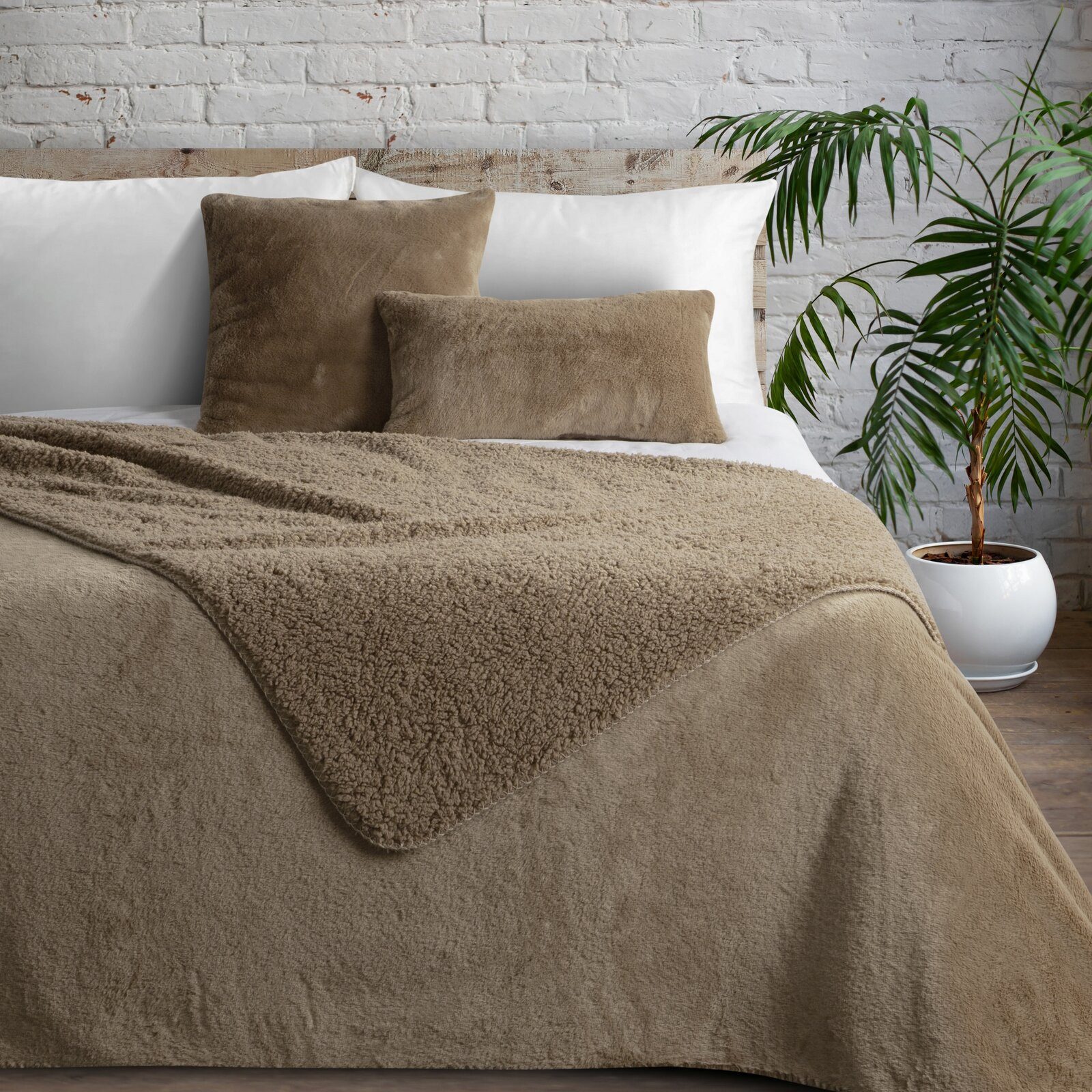 Eurofirany Tagesdecke Fellbettüberwurf NINA, Felloptik, eleganter Überwurf für Bett & Sofa beidseitig, kuschelweich