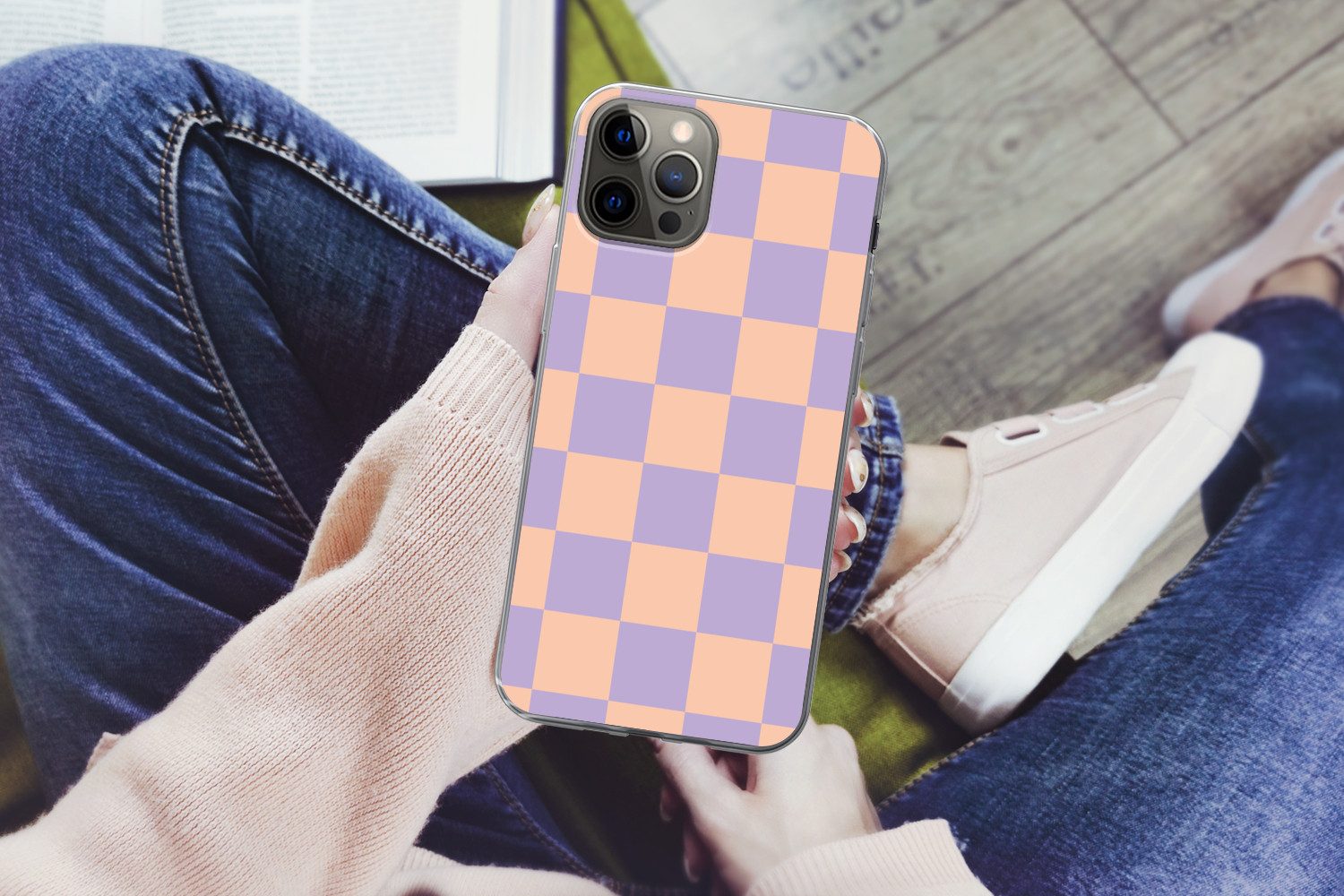 MuchoWow Handyhülle für Apple iPhone 13 Pro Max Schachbrettmuster - Lila - Rosa - Würfel, Smartphone-Bumper, Print, Handy Schutzhülle Dünn