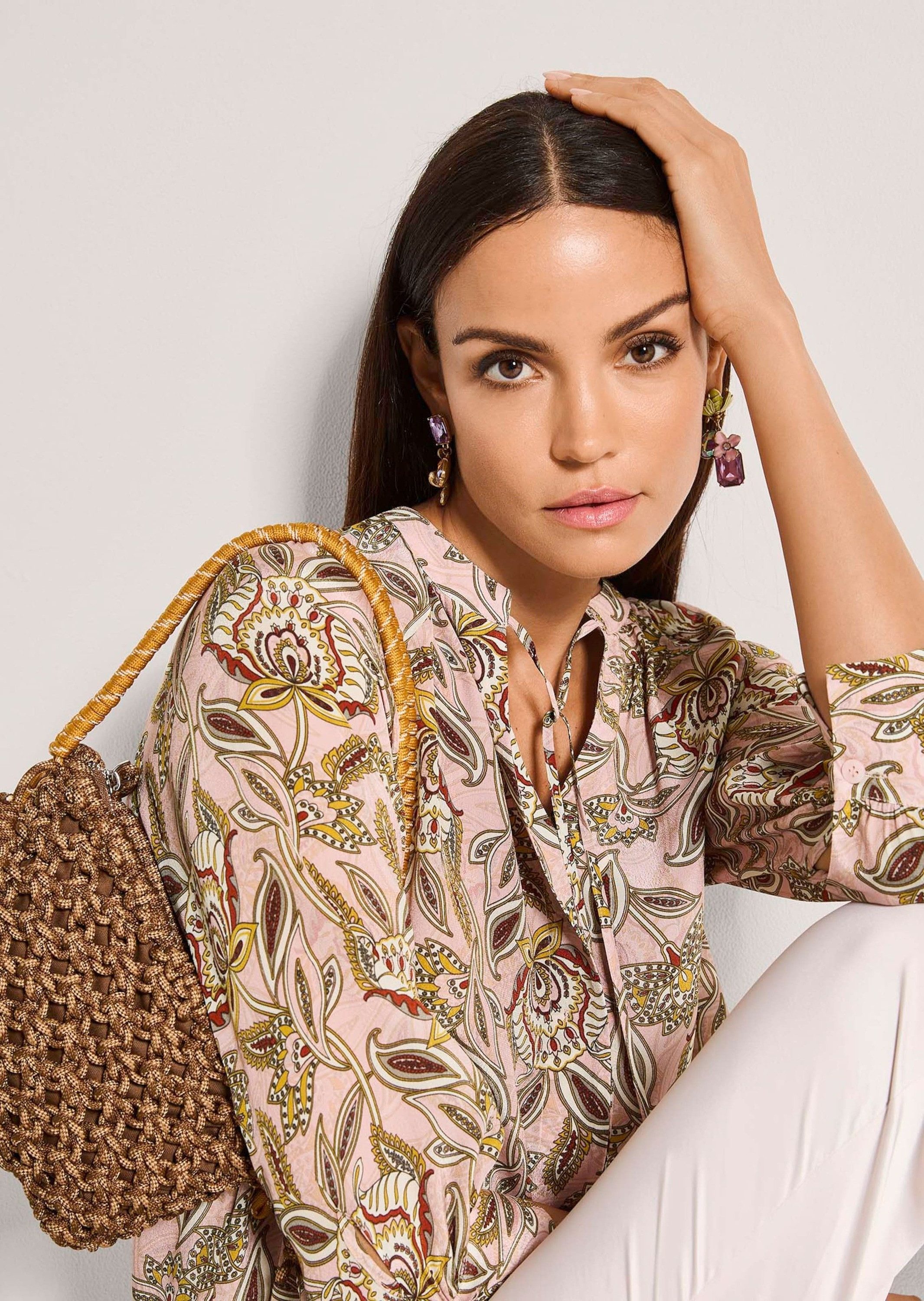MADELEINE Kurzarmbluse Schlupfbluse mit floralem Muster Viskosebluse mit Rundhals mit Bindeband und 3/4-Arm