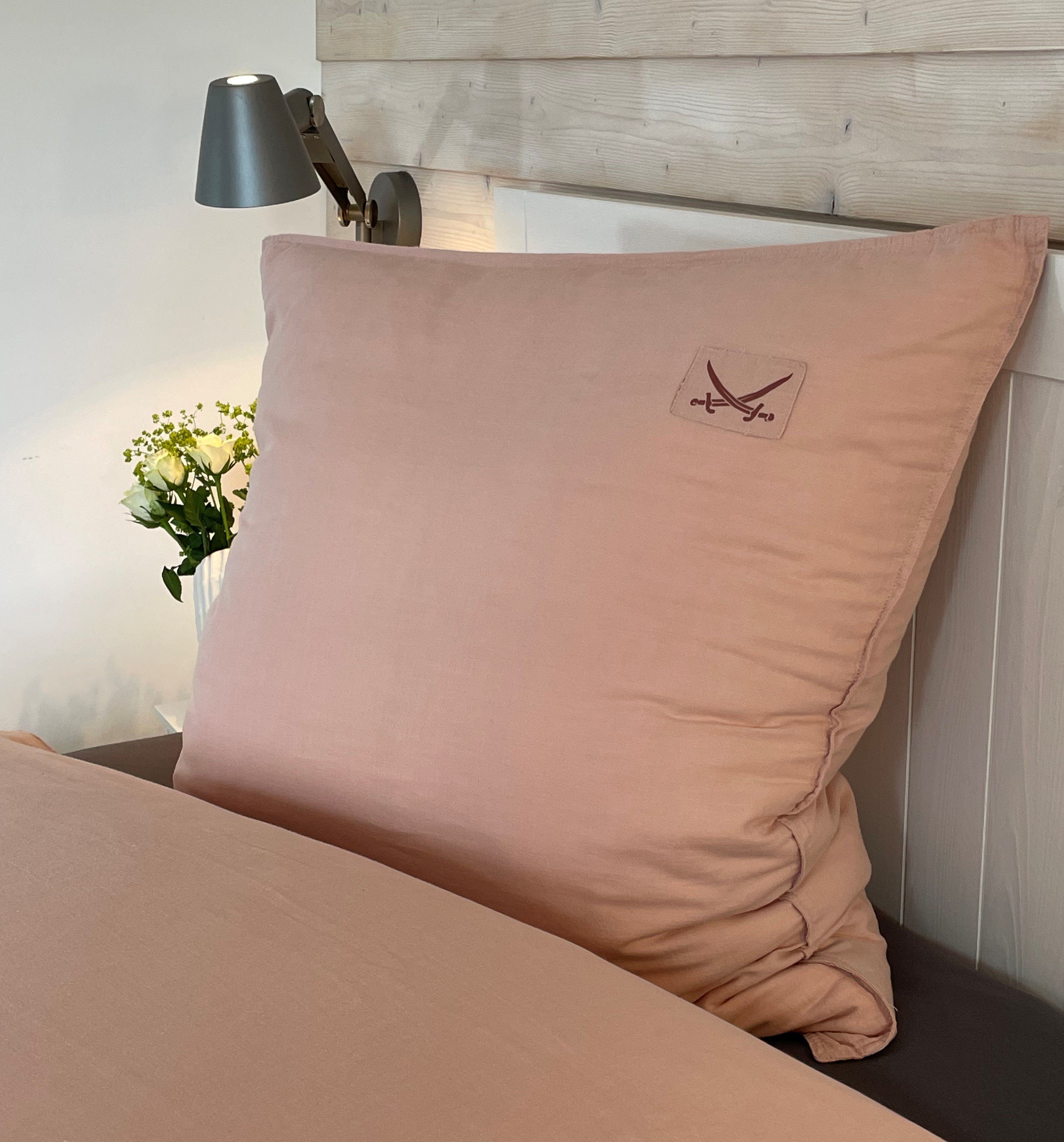 Sansibar Sylt Bettwäsche Sansibar "Leinen Look" (2 tlg), mit modernem Sansibar Logopatch, 100% Baumwolle, 2 teilig, angenehm weich und anschmiegsam, hautfreundlich, pflegeleicht