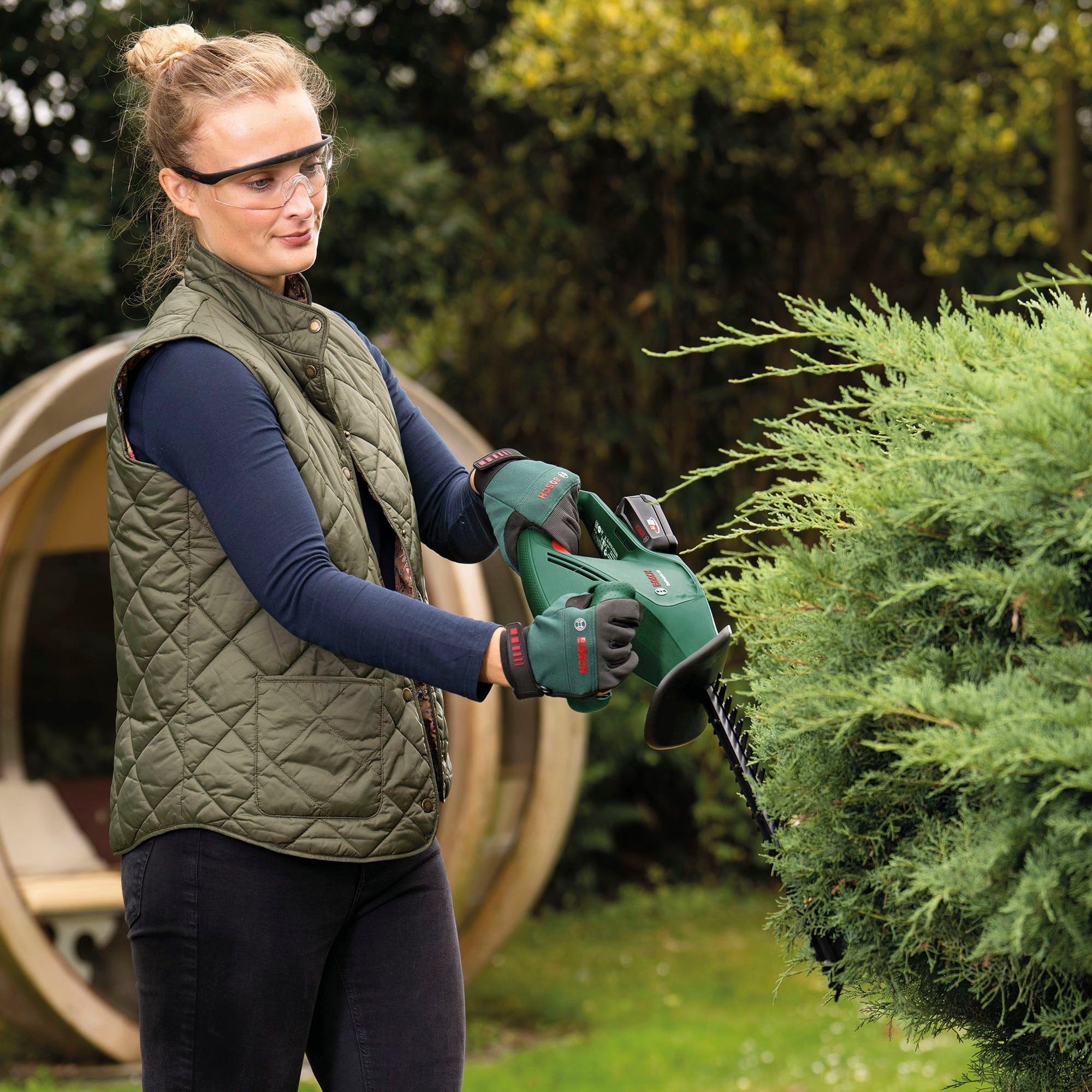 Bosch Home & Garden Akku-Heckenschere EasyHedgeCut 18V-52-13, mit Akku 18V/2,5 Ah und Ladegerät