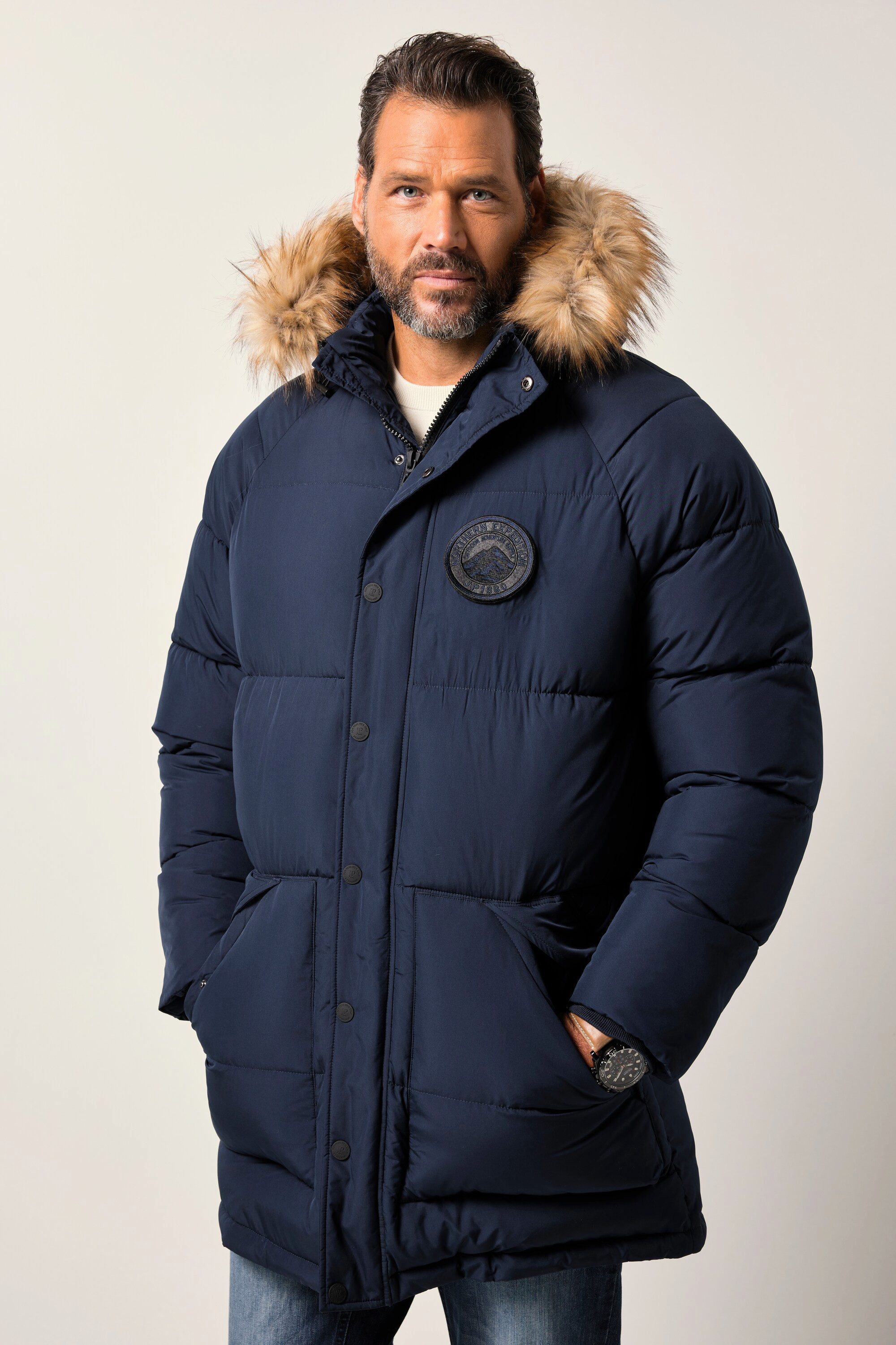 JP1880 Parka Stepp-Parka Kapuze Kunstfellbesatz Badges – Bild 3 von 5
