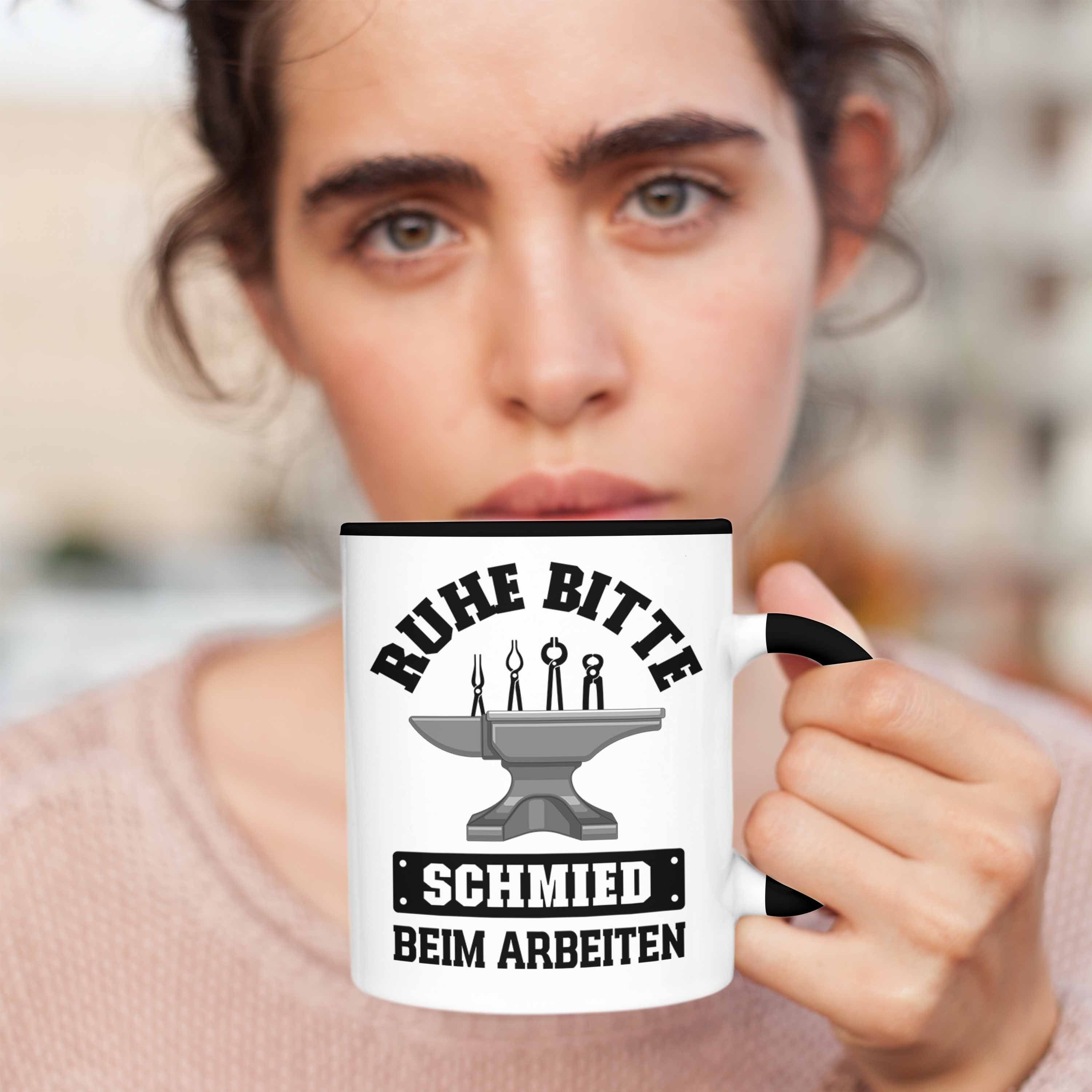 Trendation - Hufschmied Tasse Trendation Kaffeetasse mit Geschenkidee Schmied Tasse Geschenke Spruch Schwarz