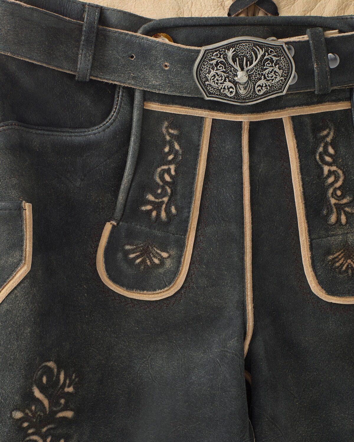 Luis Steindl Trachtenlederhose Kurze Lederhose mit Stickerei