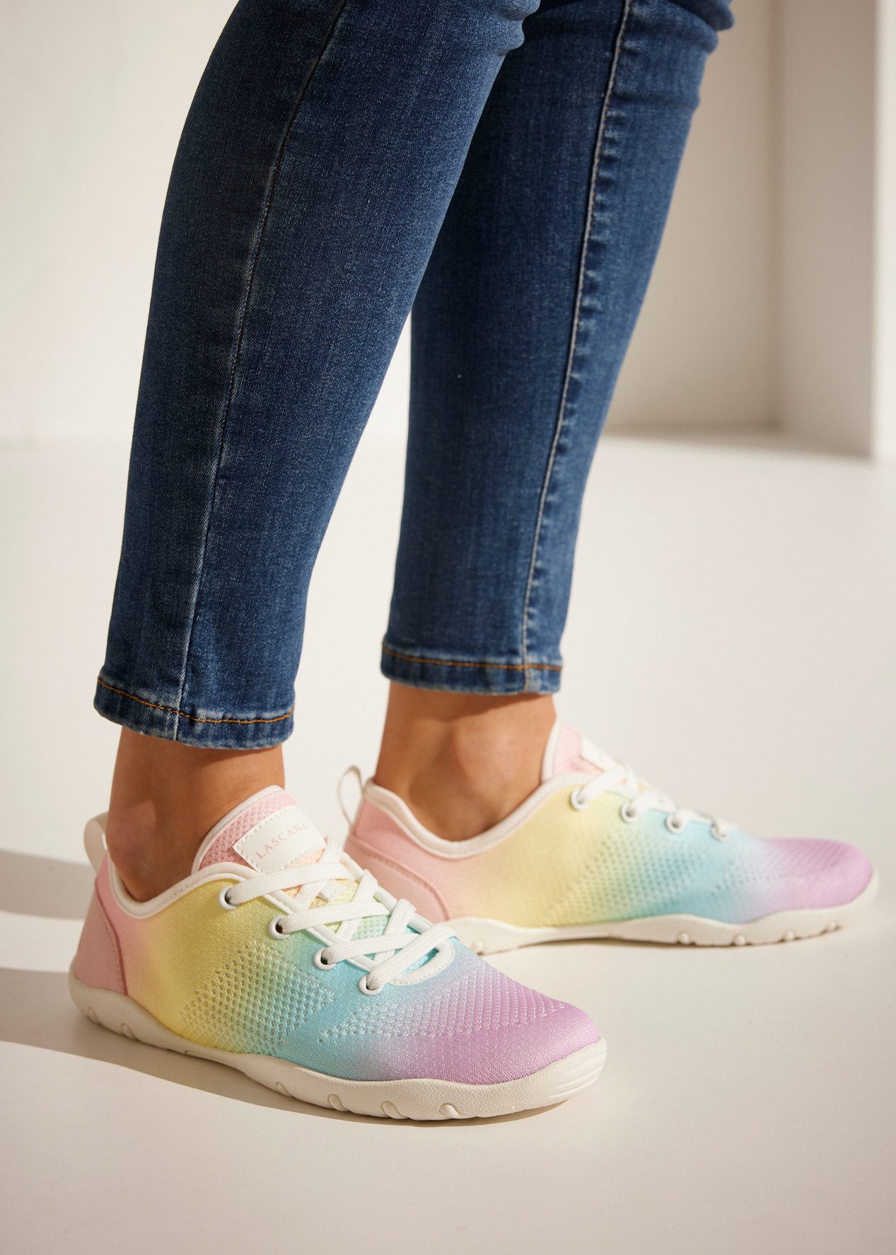 Vivance by Lascana Schnürhalbschuh, Sneaker mit leichter Sohle und modischem Farbverlauf VEGAN – Bild 2 von 5