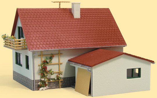 Image of Auhagen Modelleisenbahn-Gebäude »Haus mit Garage«, Spur H0, Made in Germany