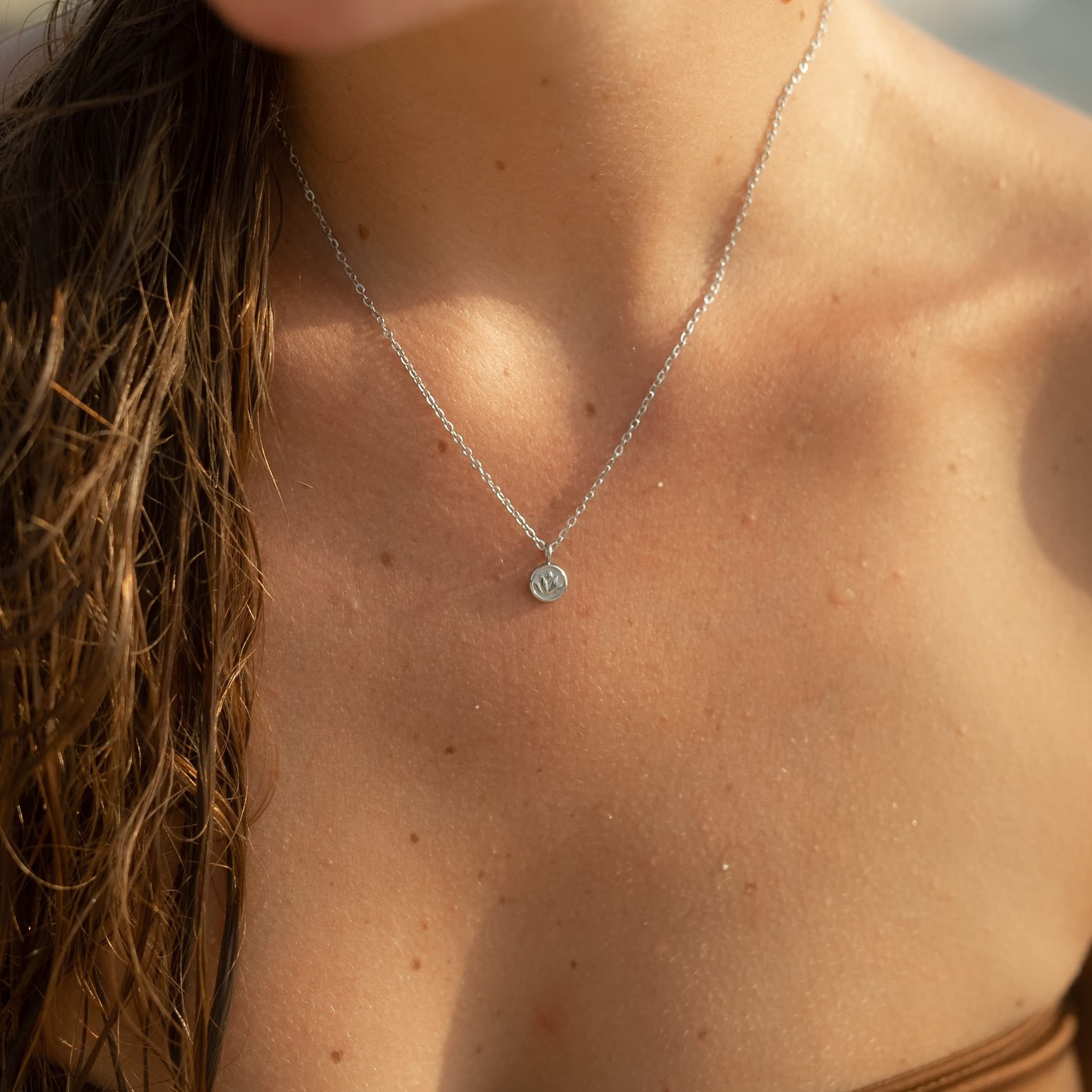 Made by Nami Kette mit Anhänger für Damen in Silber mit rundem Anhänger Lot günstig online kaufen