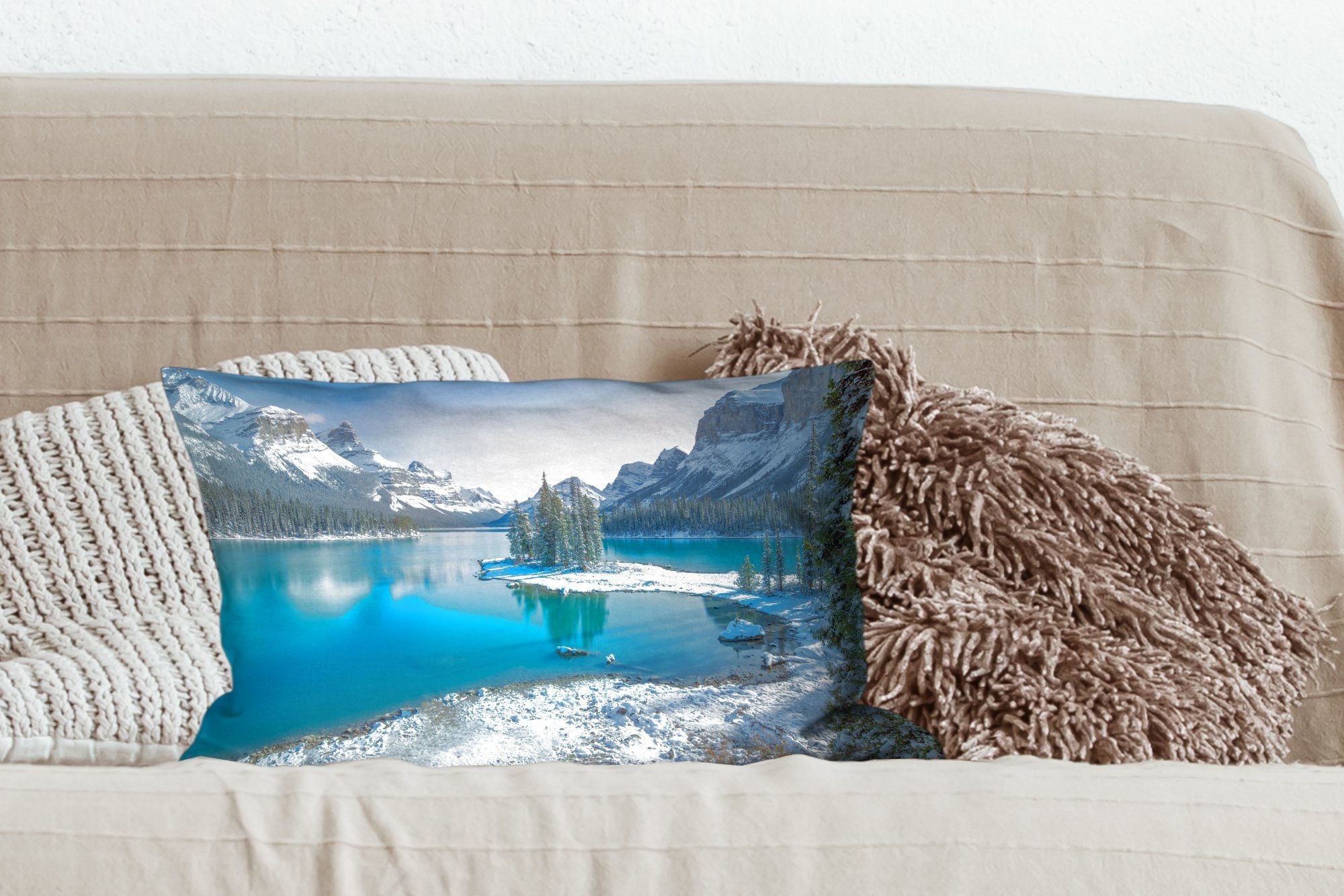 - mit Wasser Berg, Landschaft - Schlafzimmer MuchoWow Wohzimmer Dekokissen Zierkissen, - Schnee Dekokissen Füllung, Winter Dekoration, -