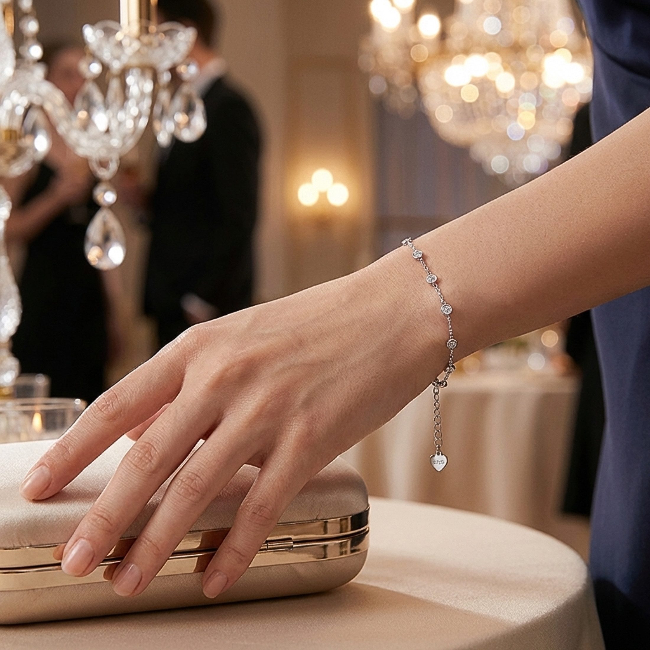 UNIQAL.de Silberarmband Damen 925 Sterling Silber mit Diamant Moissanit 0,66 Karat – CELESTA (Klassisches Silberarmband mit 11 Moissanit Steinen, 925 Sterling Silber Weißgold plattiert, inkl. Luxuriöse Schmuck Geschenkbox), Moissanit VVS1 Reinheit, GRA-Zertifikat, Armkette Geschenk für Damen