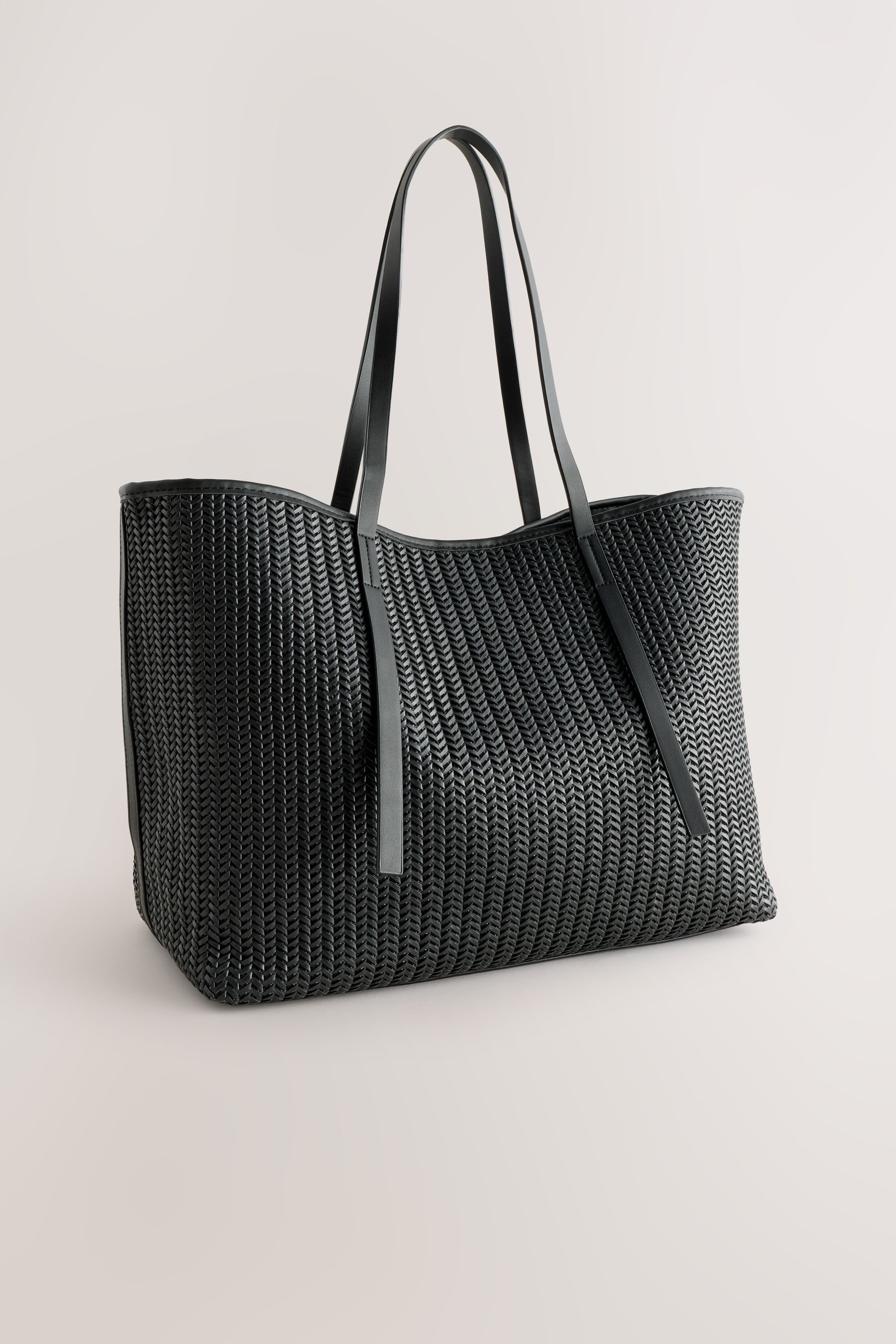 Next Schultertasche Geflochtene Schultertasche (1-tlg)