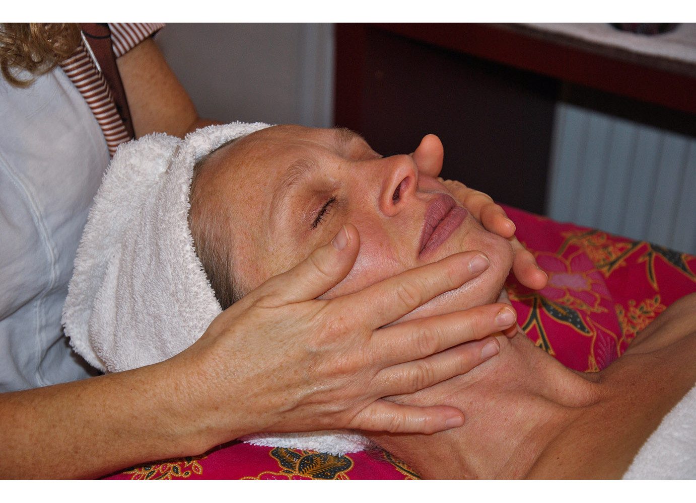 Jochen Schweizer Erlebnisgutschein Anti Aging Gesichtsbehandlung München (1,5 Std), Starte frisch in den Tag – mit der Anti-Anging Gesichtsbehandlung