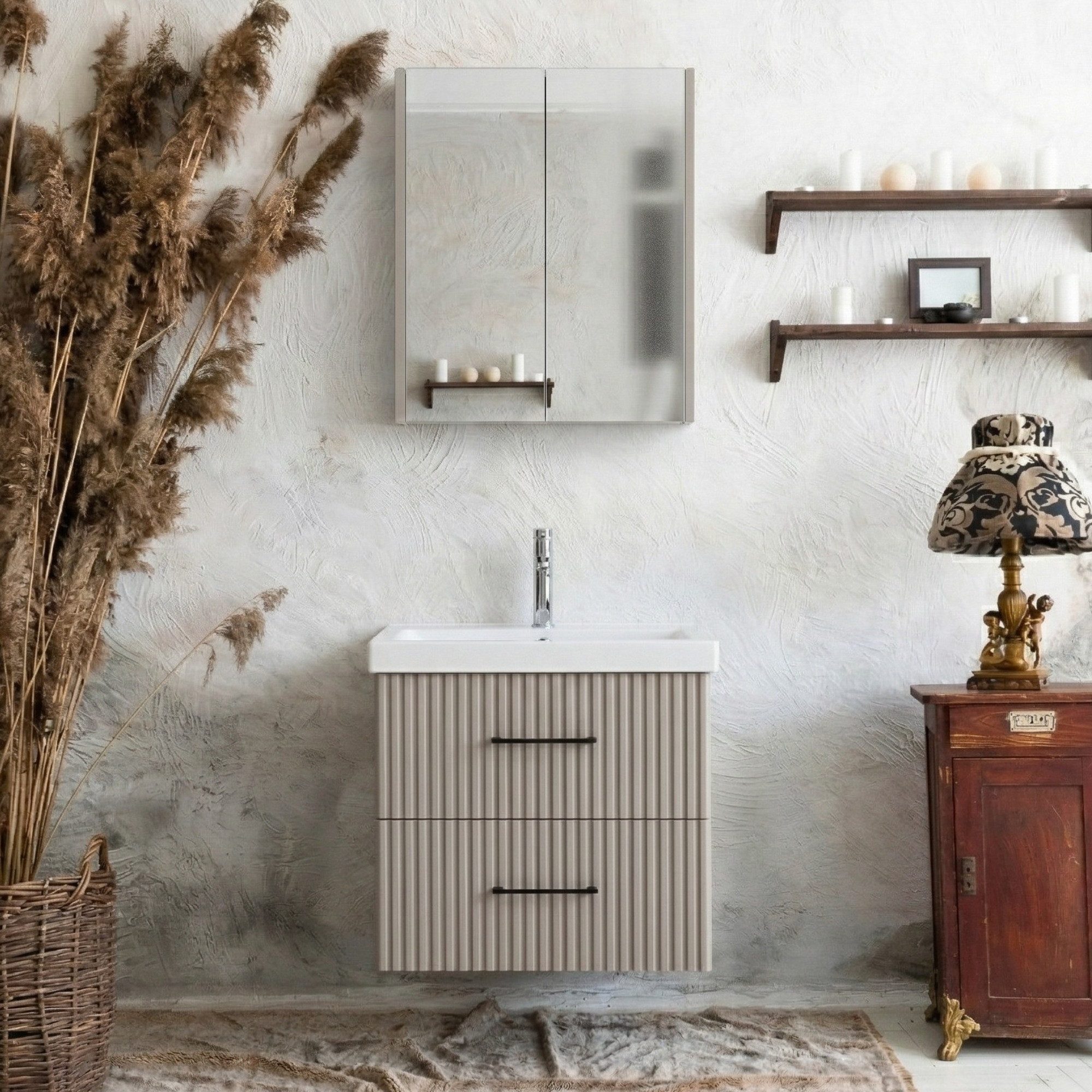 Karen Badmöbel-Set Badmöbel Set Liana, (Komplett-Set, Standartmäßig 3-Teilig (Unterschrank, Spiegelschrank, Waschbecken), 3-St., Der Lieferumfang umfasst Unterschrank, Spiegelschrank und Waschbecken), Pastellfarben, Riffeloptik, Bügelgriffe, Softclose