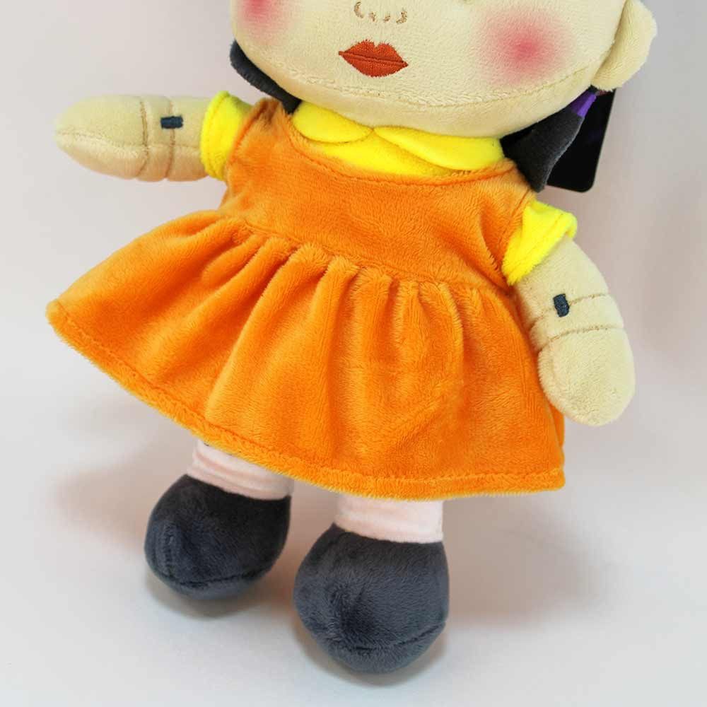 Play by Play Kuscheltier Squid Game Puppe Young-Hee aus Plüsch - ca. 28 cm (1-St)