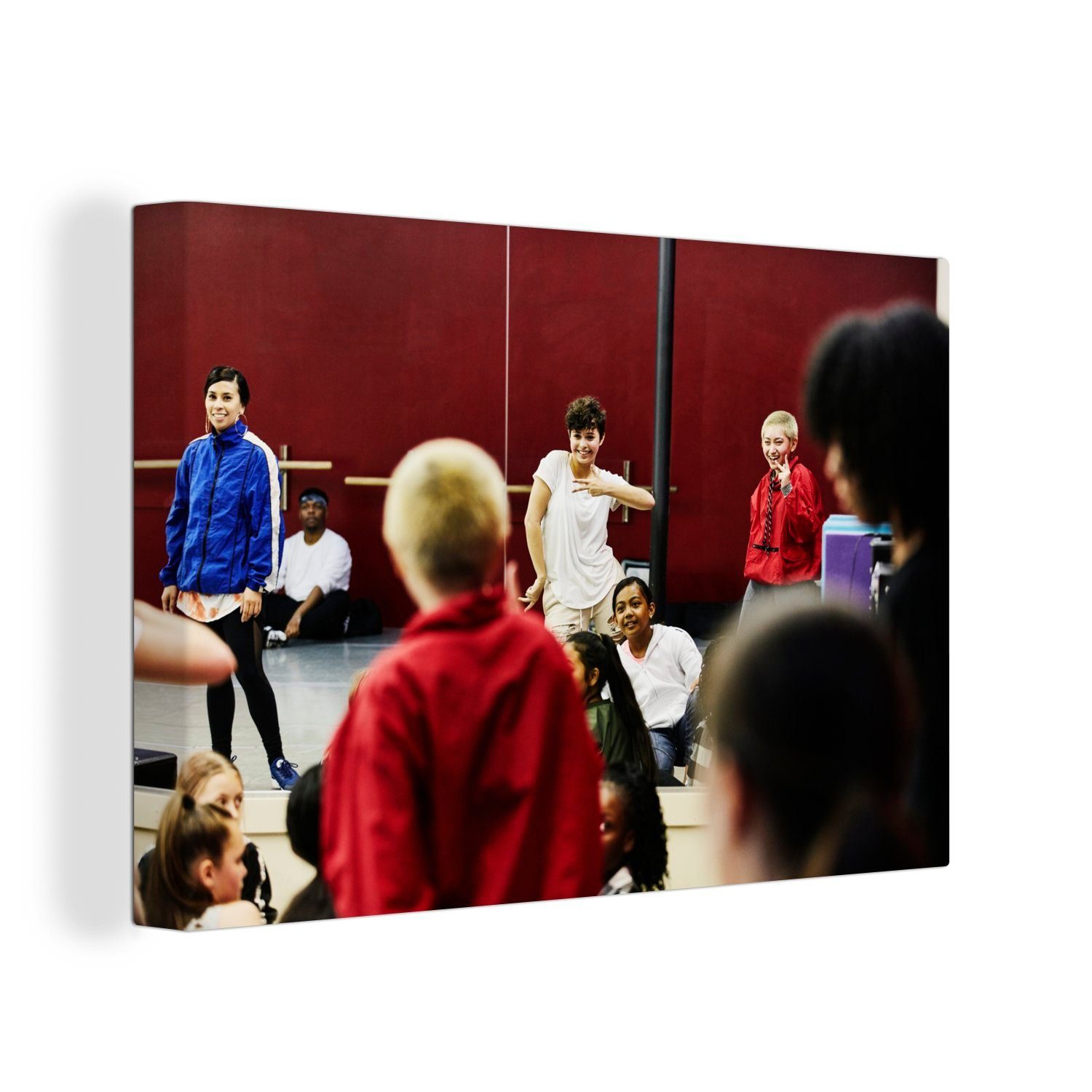 OneMillionCanvasses® Leinwandbild Lächelnde Hip-Hop-Tänzer, (1 St), Wandbild Leinwandbilder, Aufhängefertig, Wanddeko, 30x20 cm