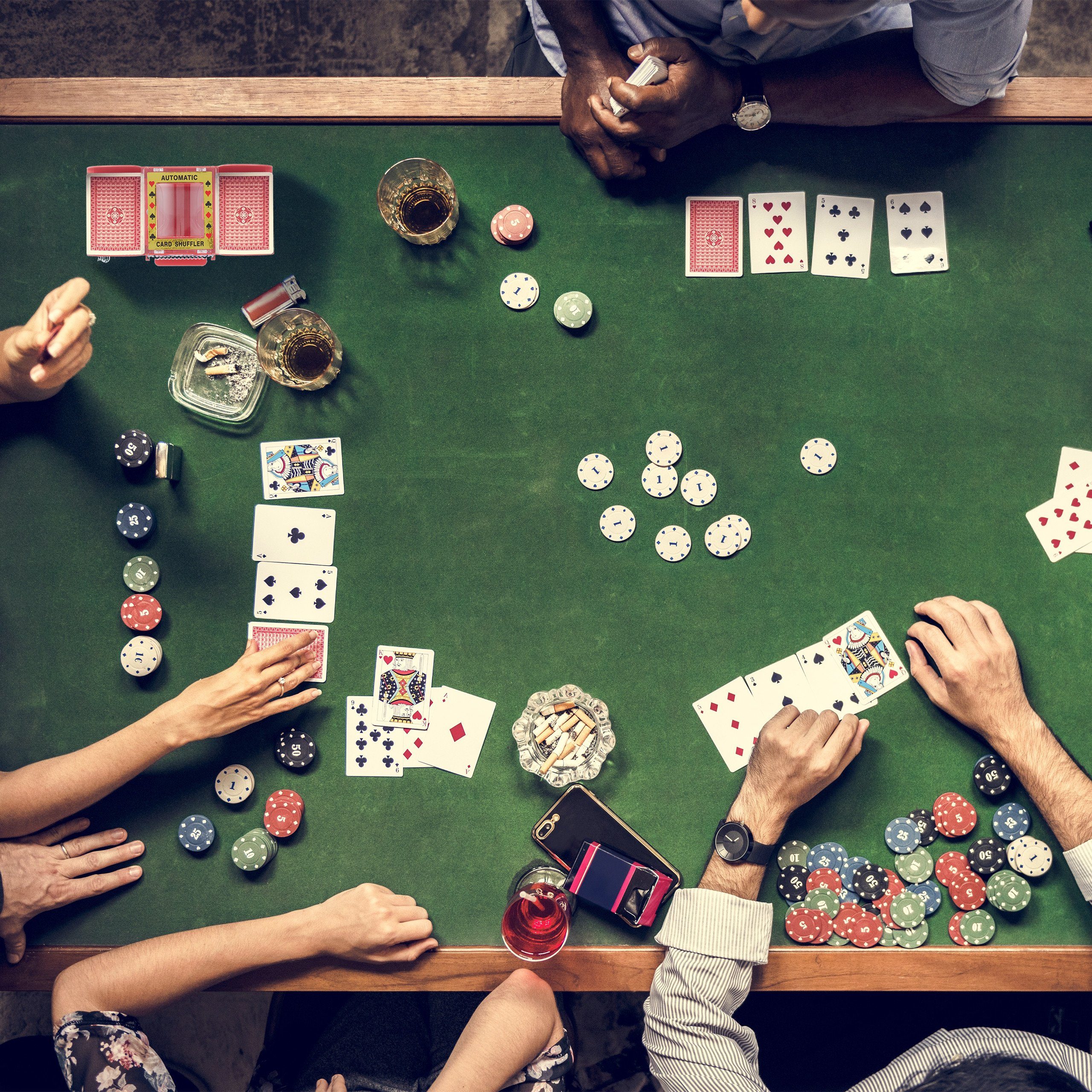 relaxdays Spiel Automatische Kartenmischmaschine 6 Decks, Gesellschaftsspiel