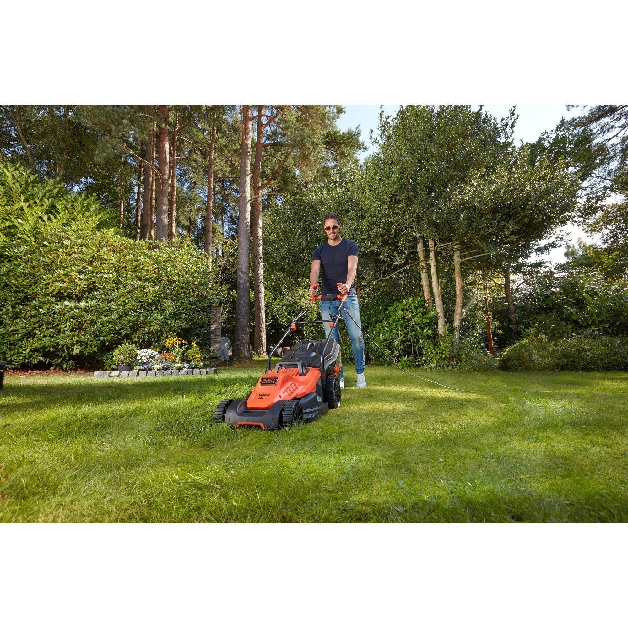 Black + Decker Elektrorasenmäher BLACK+DECKER Rasenmäher BEMW481BH-QS, 42cm, (1.800, 42 cm Schnittbreite, (1.800 Watt)