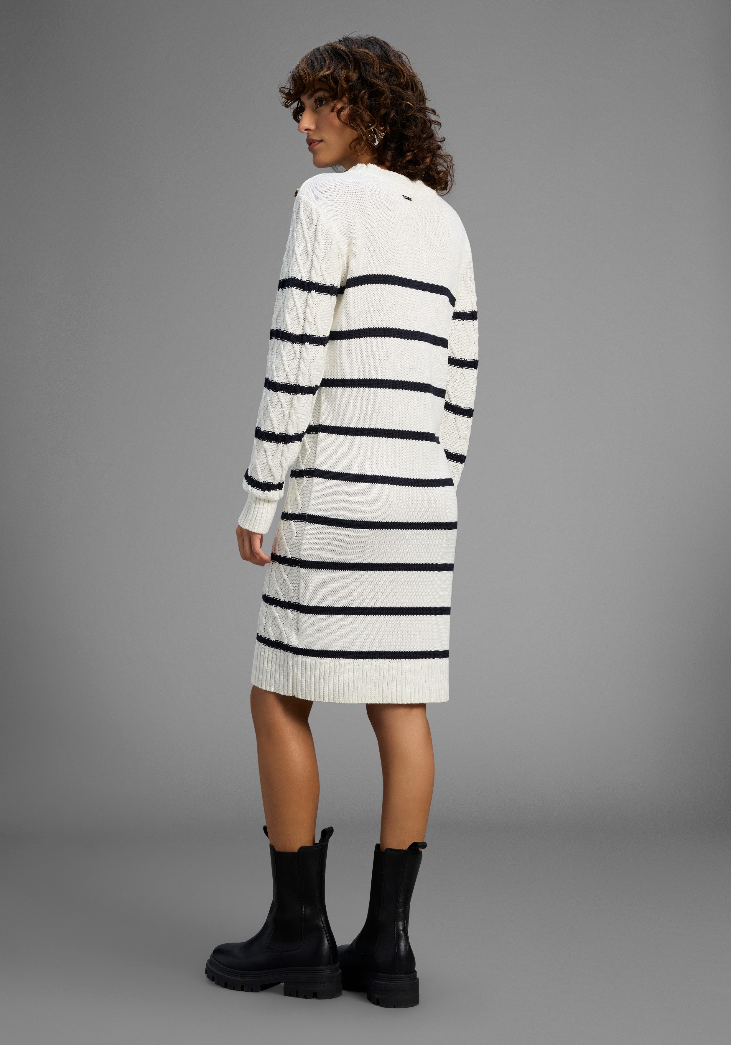 Laura Scott Strickkleid mit Zopfstrickmuster und Zierknöpfen - NEUE KOLLEKTION