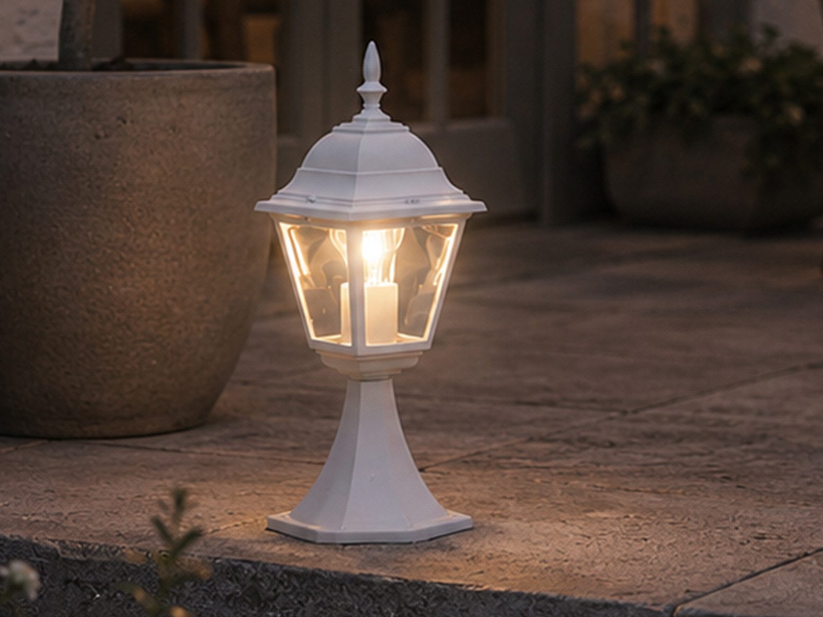 TRIO Leuchten LED Sockelleuchte im Landhausstil, Höhe 39cm, LED wechselbar, Warmweiß, Garten-Wegbeleuchtung, nostalgische Garten-Laterne, Außenleuchte