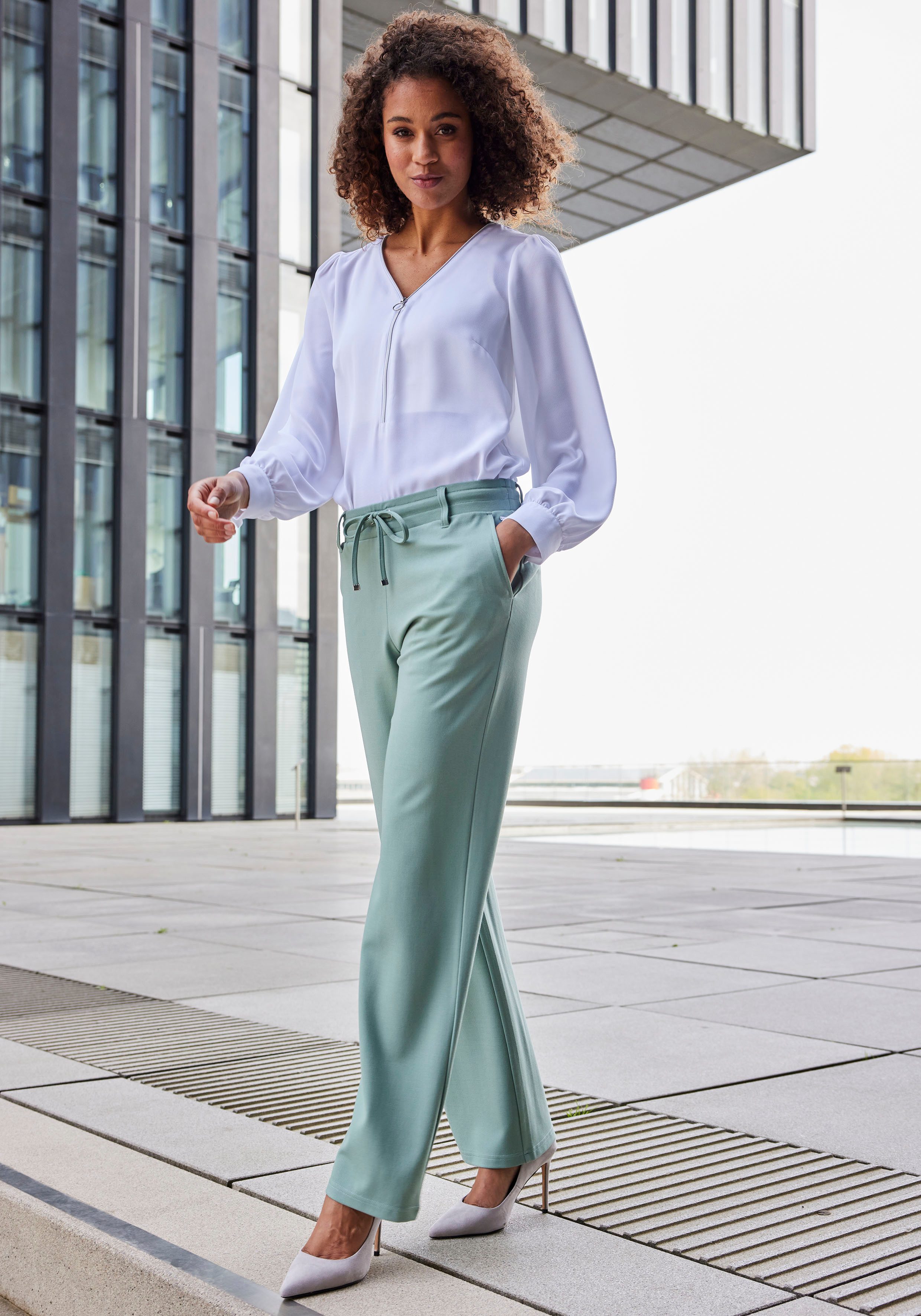 LASCANA Homewearhose in weich fließendem Material, Loungewear