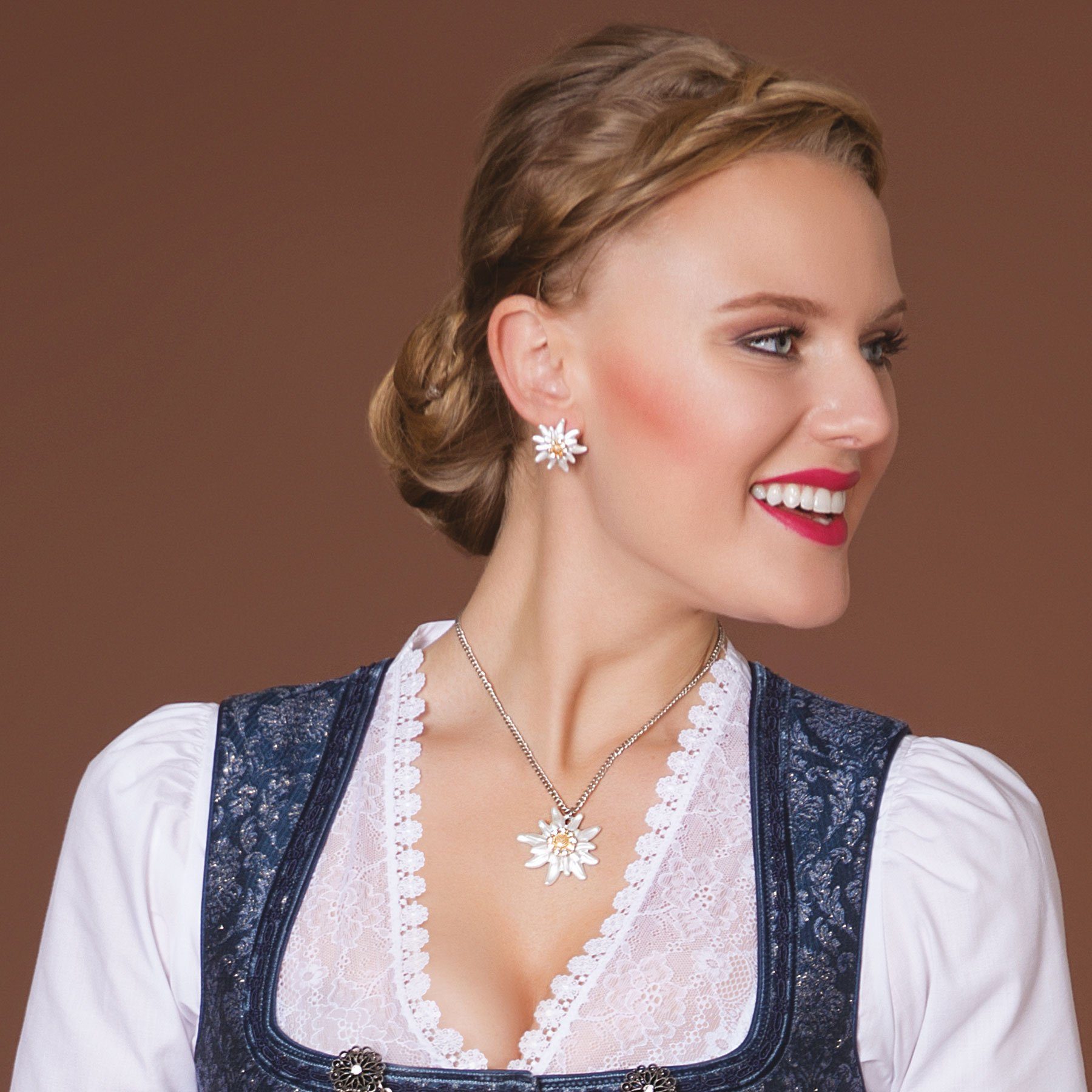 Alpenflüstern Collier Metall-Trachtenkette Greta mit Strass-Edelweiß groß (antik-silber-farben), - Damen-Trachtenschmuck Dirndlkette – Bild 2 von 4