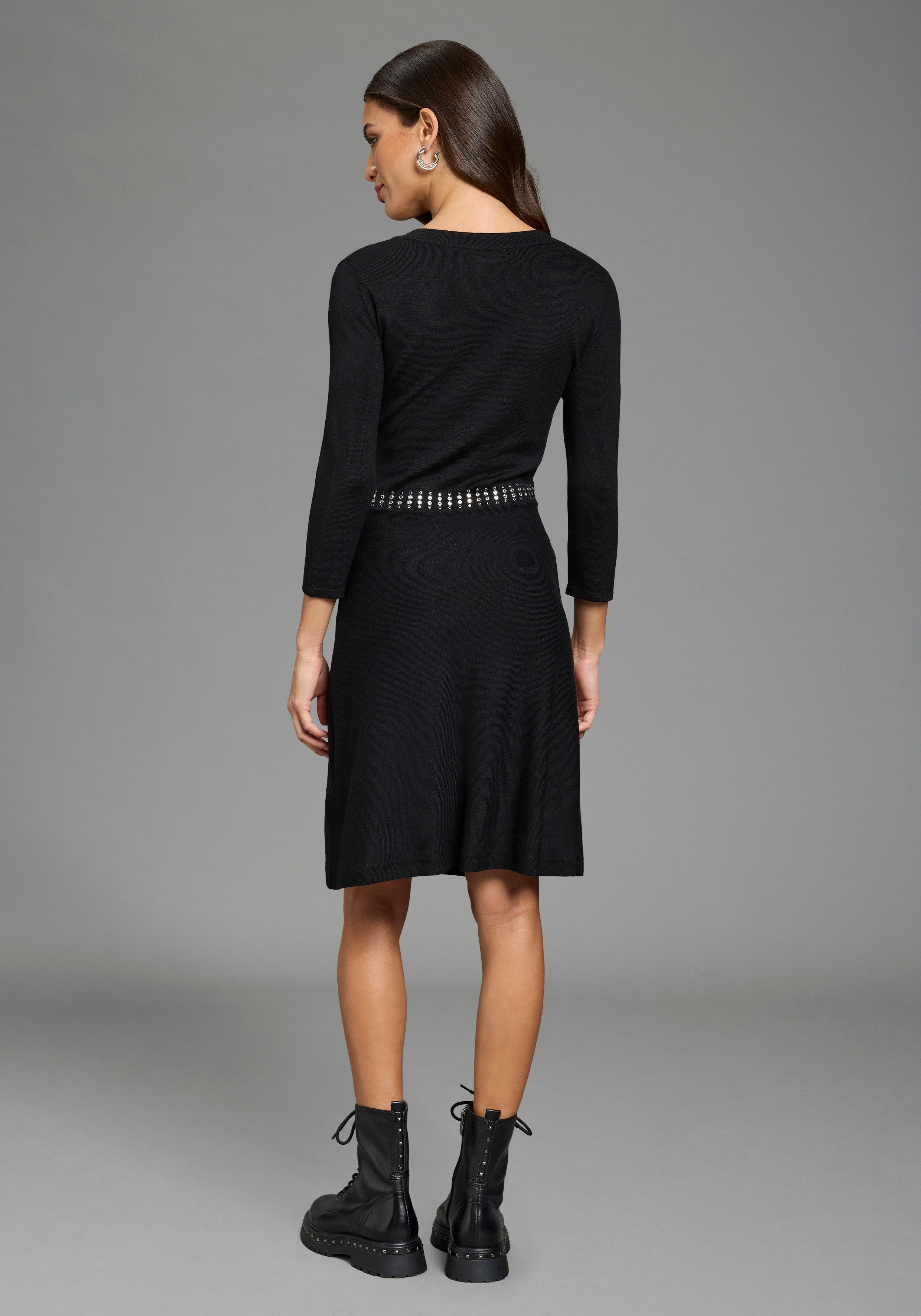 Melrose Strickkleid feminines Mini Kleid mit ausgestelltem Rock und V-Neck – Bild 2 von 5