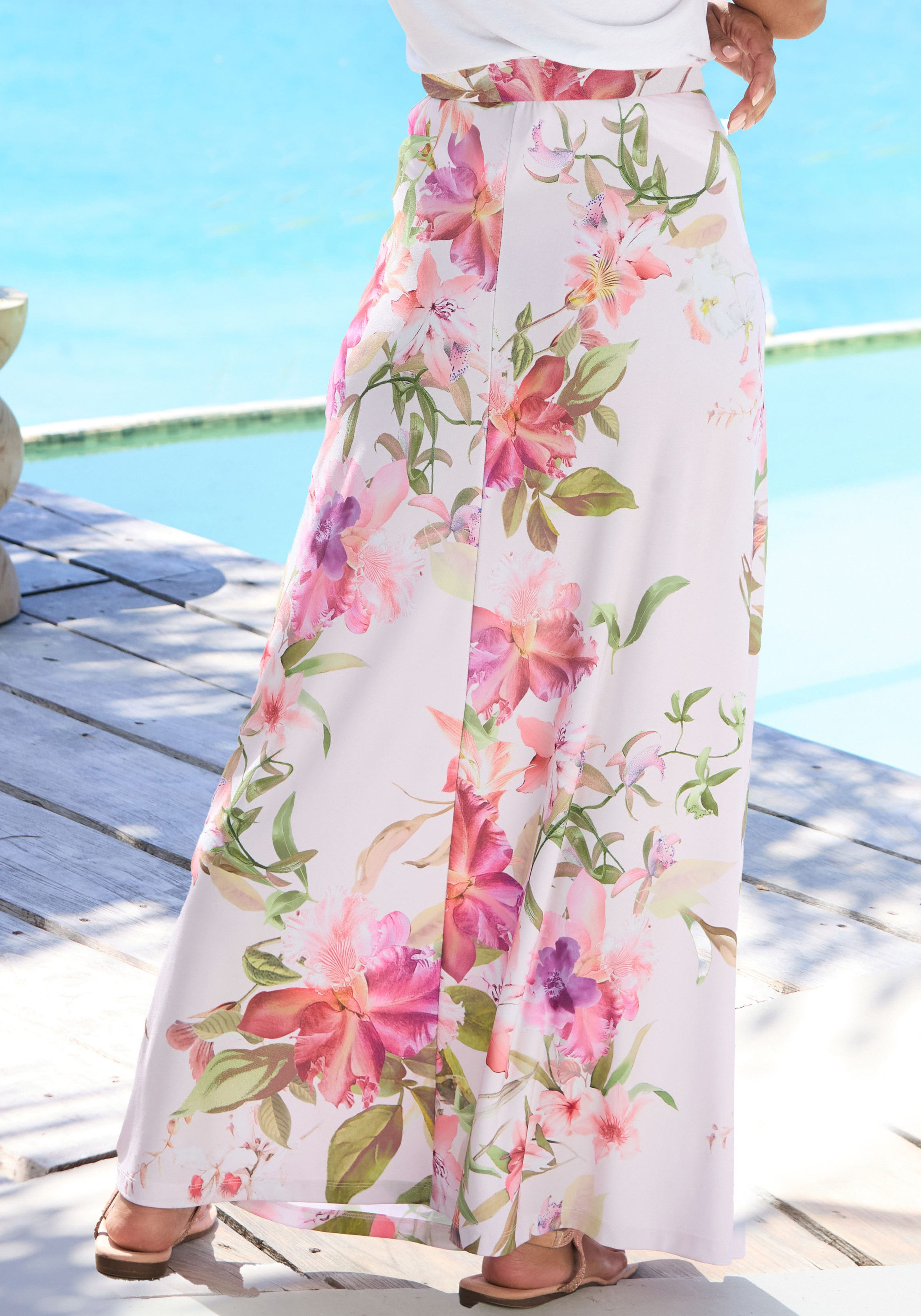 LASCANA Maxirock mit Blumendruck aus glatter, bügelfreier Ware langer Jerseyrock mit Blumenmuster, eleganter Sommerrock, A-Linie