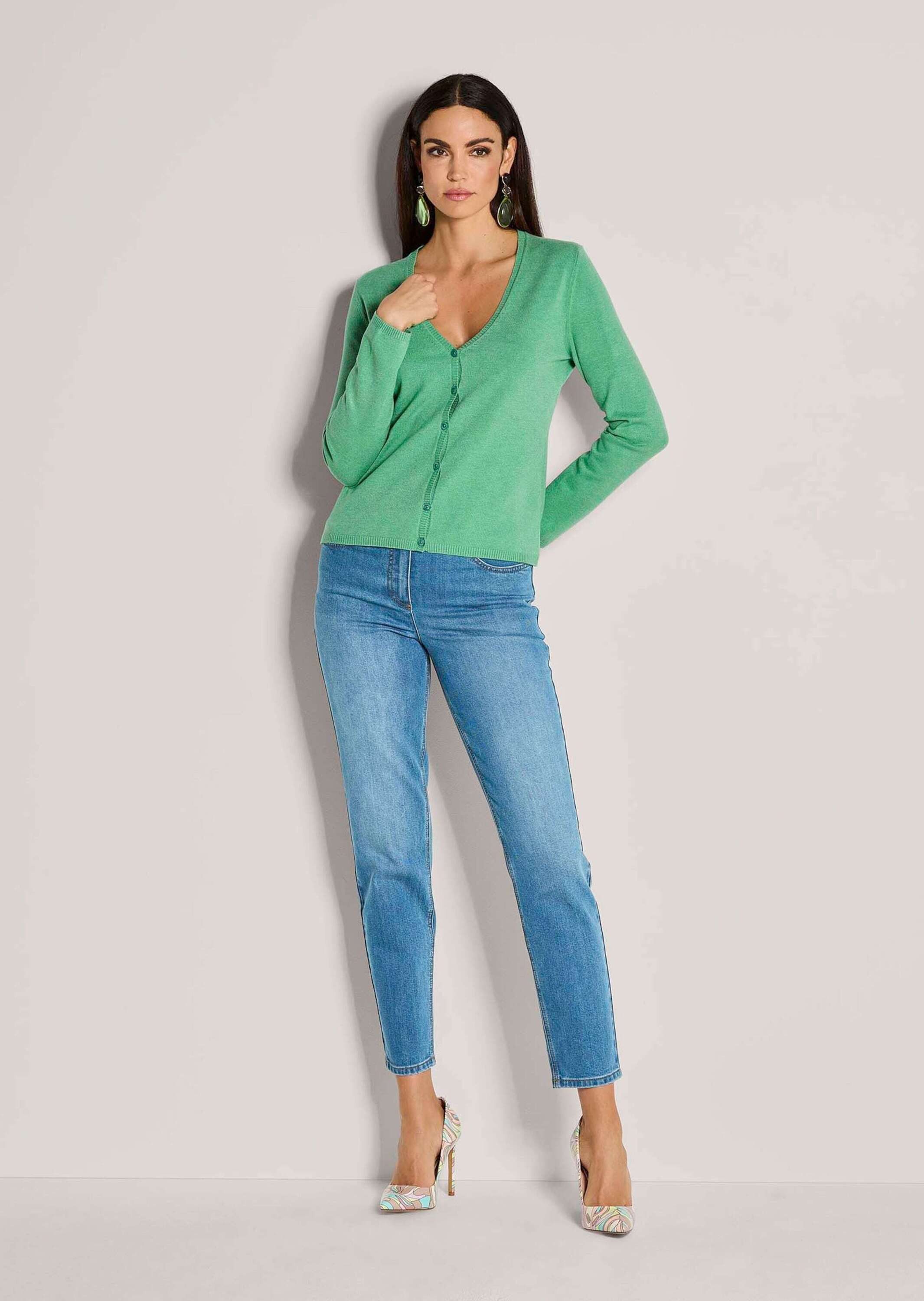 MADELEINE Strickjacke Langarm Jacke im Feinstrick mit V-Ausschnitt Elegante, dünne Jacke mit Knopfverschluss, aus Modal